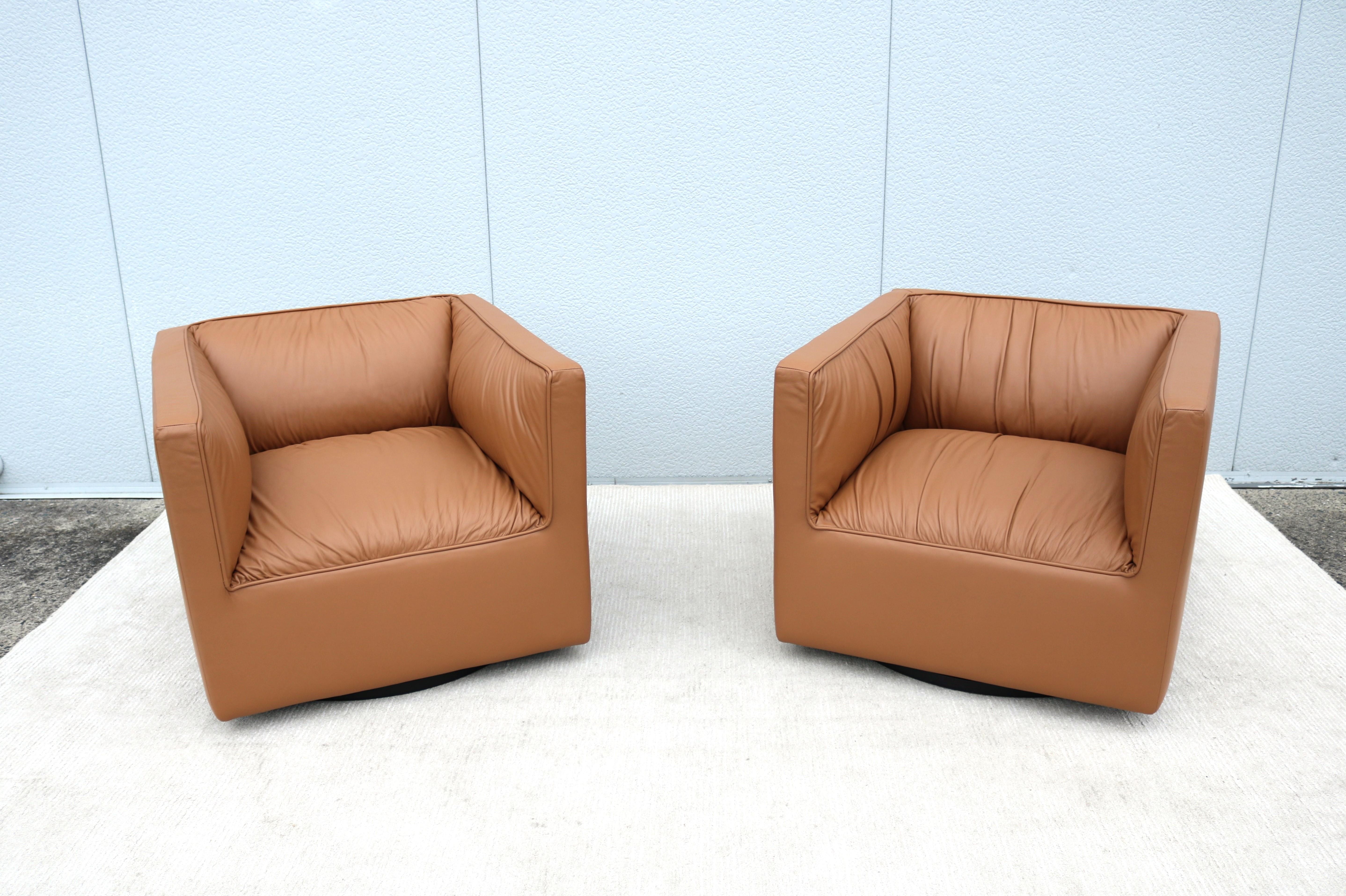 Fabulous pair of Infinito tan leather swivel club lounge chairs.
Designed by Toan Nguyen with an intentional, rigid exterior and a soft, relaxed interior.
Infinito brings a traditional lounge look with a not-so-classic feel to any scenario.
A new