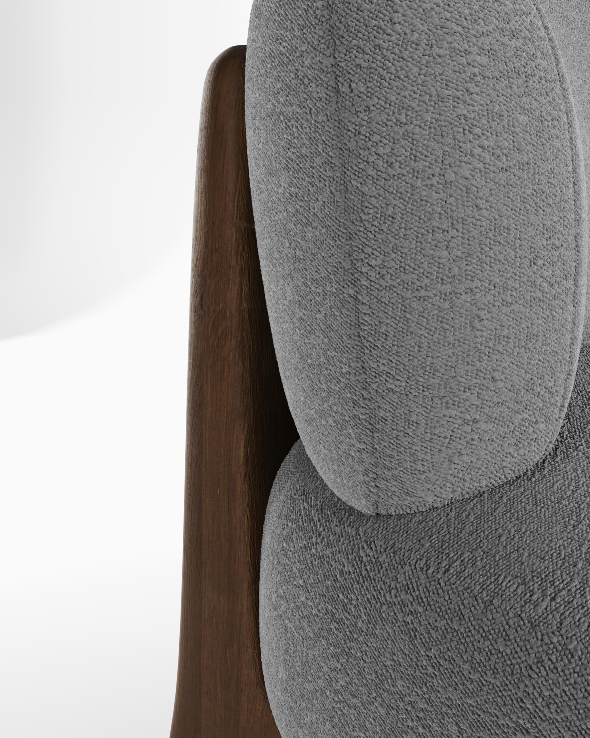 Fauteuil tobo contemporain en tissu et bois de chêne par Alter Ego pour Collector Studio.

Le tout soutenu par une esthétique minimaliste et sophistiquée aux lignes épurées.

Dimensions
L 70 cm  27,5