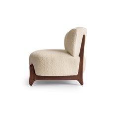 Moderner Tobo-Sessel aus weißem Boucle- und Eichenholz von Collector Studio