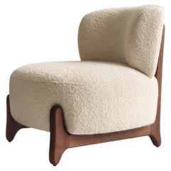 Moderner Tobo-Sessel aus weißem Boucle- und Eichenholz von Collector Studio