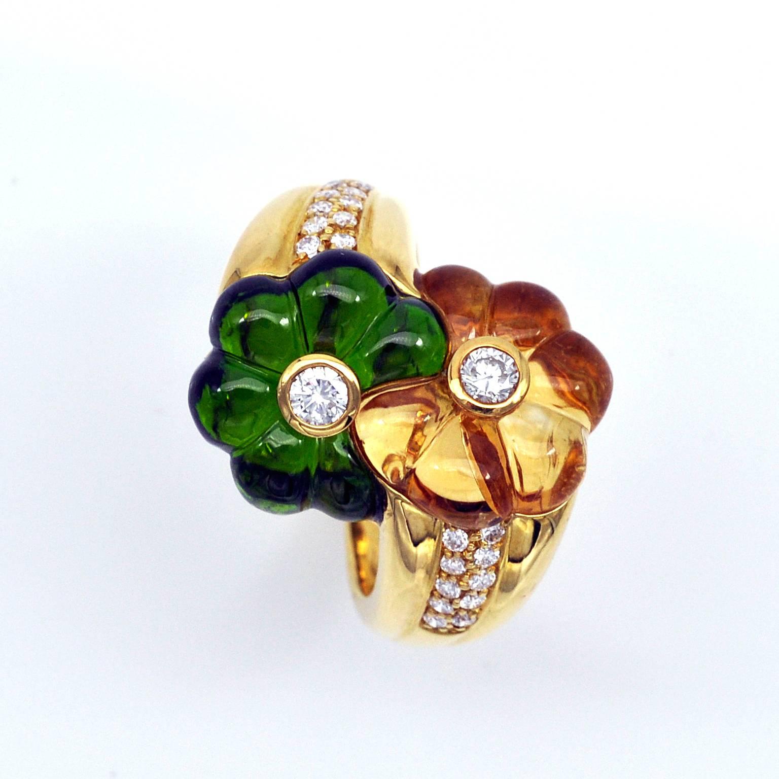 Moderne Bague fleur moderne Toi et Moi en or 18 carats, pierres précieuses sculptées et diamants en vente