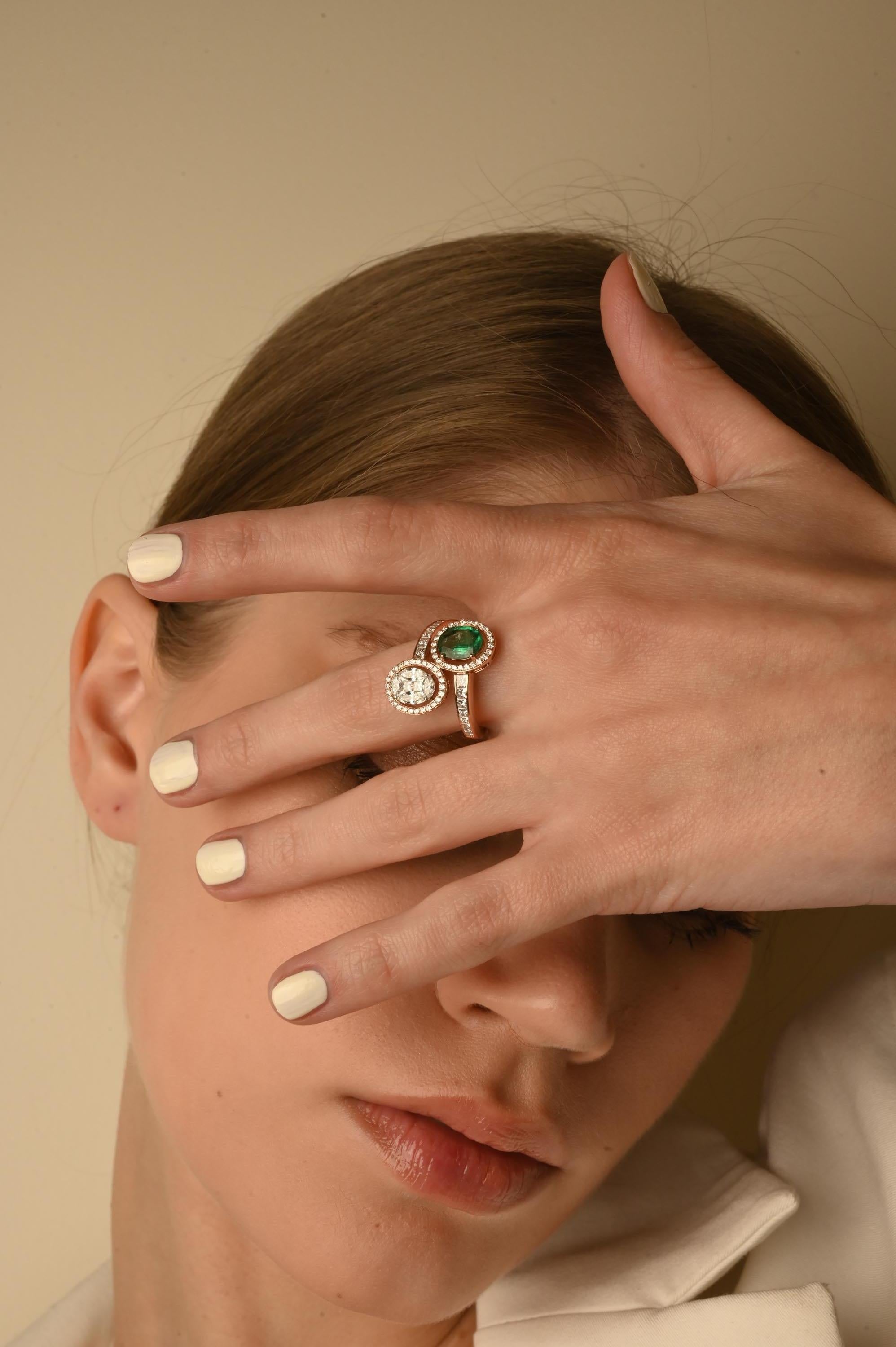 For Sale:  Modern Toi Et Moi Diamond and Emerald Ring in 18k Solid Yellow Gold 4