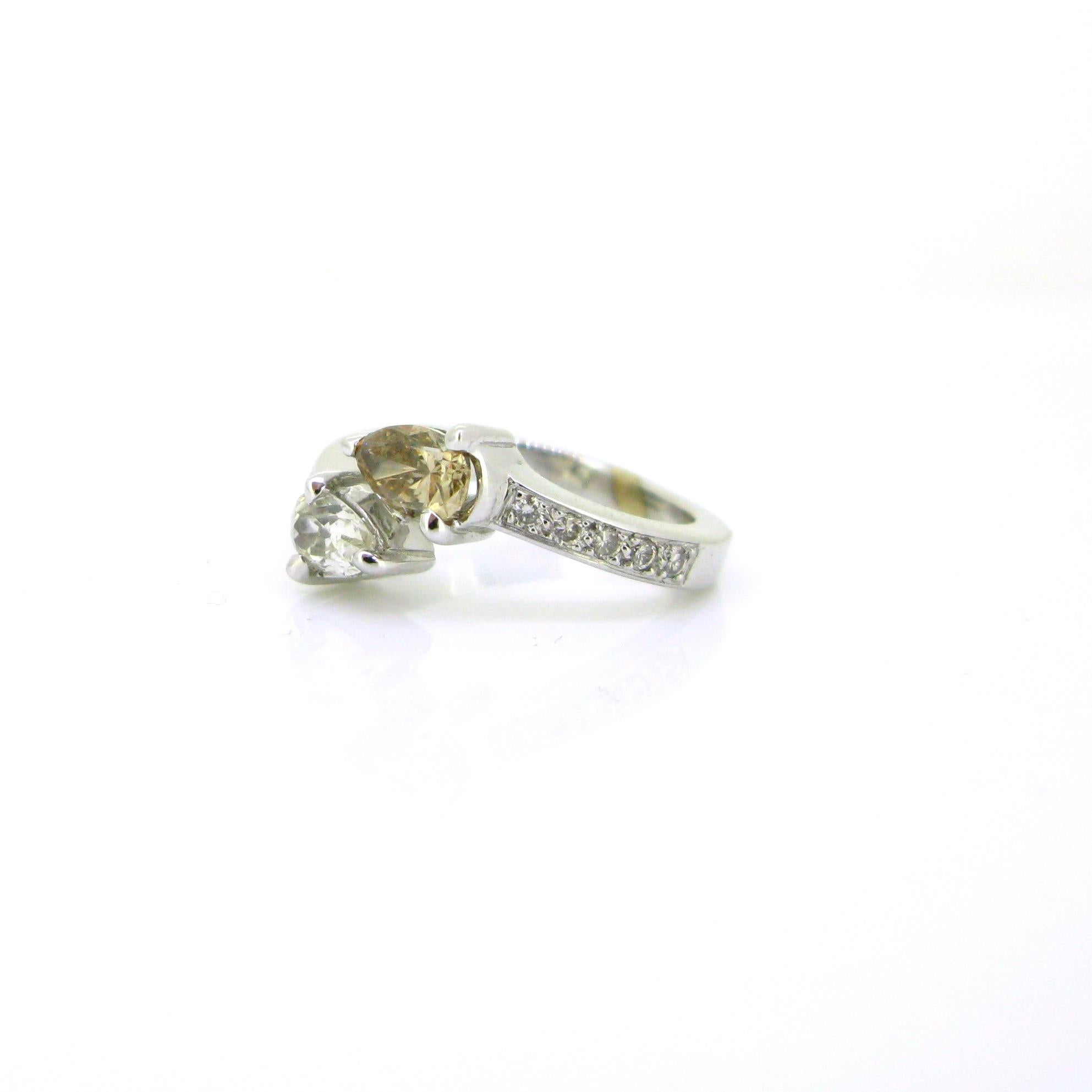 Modern Toi et Moi Pear Shape Diamonds Ring, 18kt White Gold, France In Good Condition For Sale In London, GB