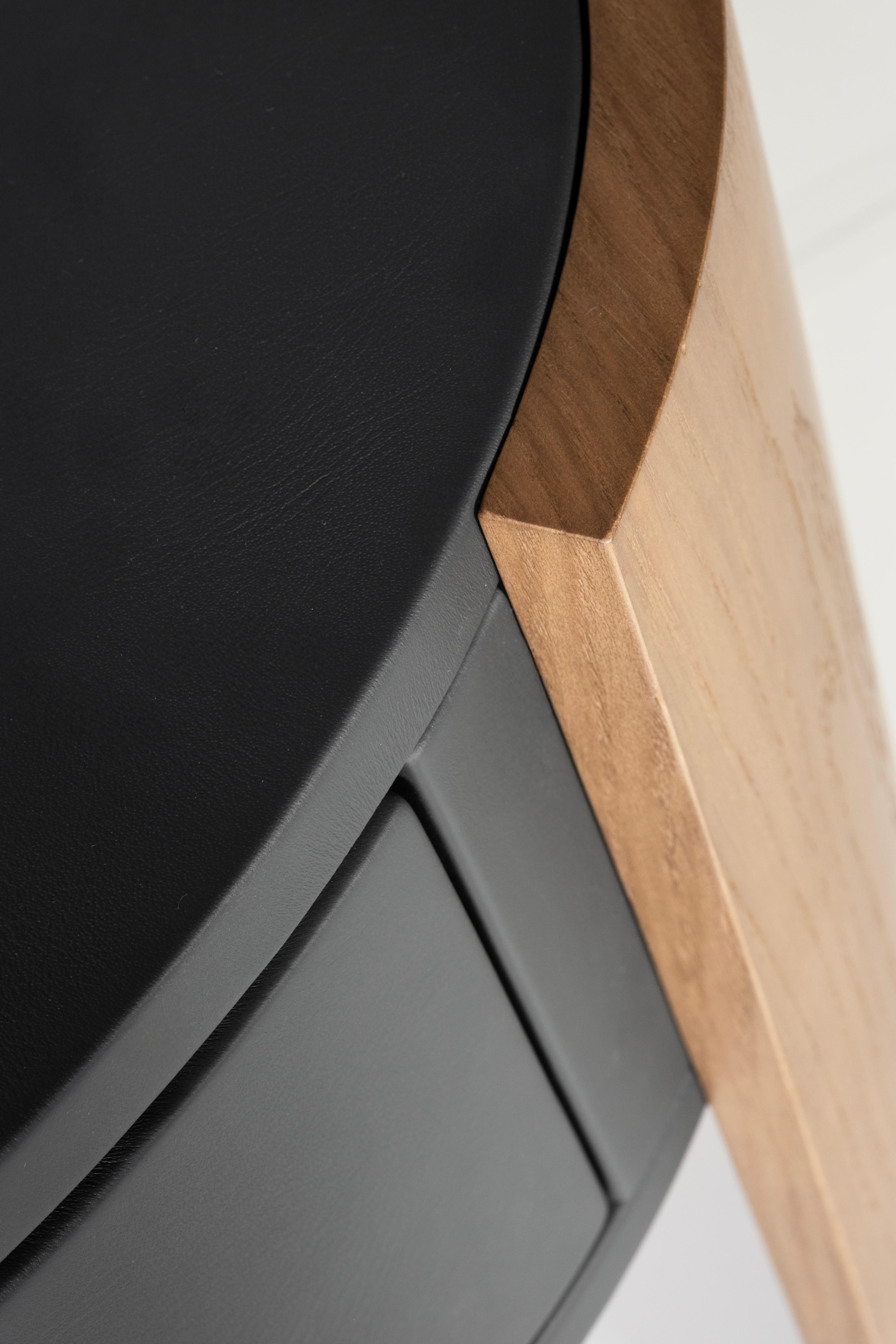 Table de nuit moderne Toscana, Oak, Brass, Black Leather, Handmade by Greenapple en vente 6