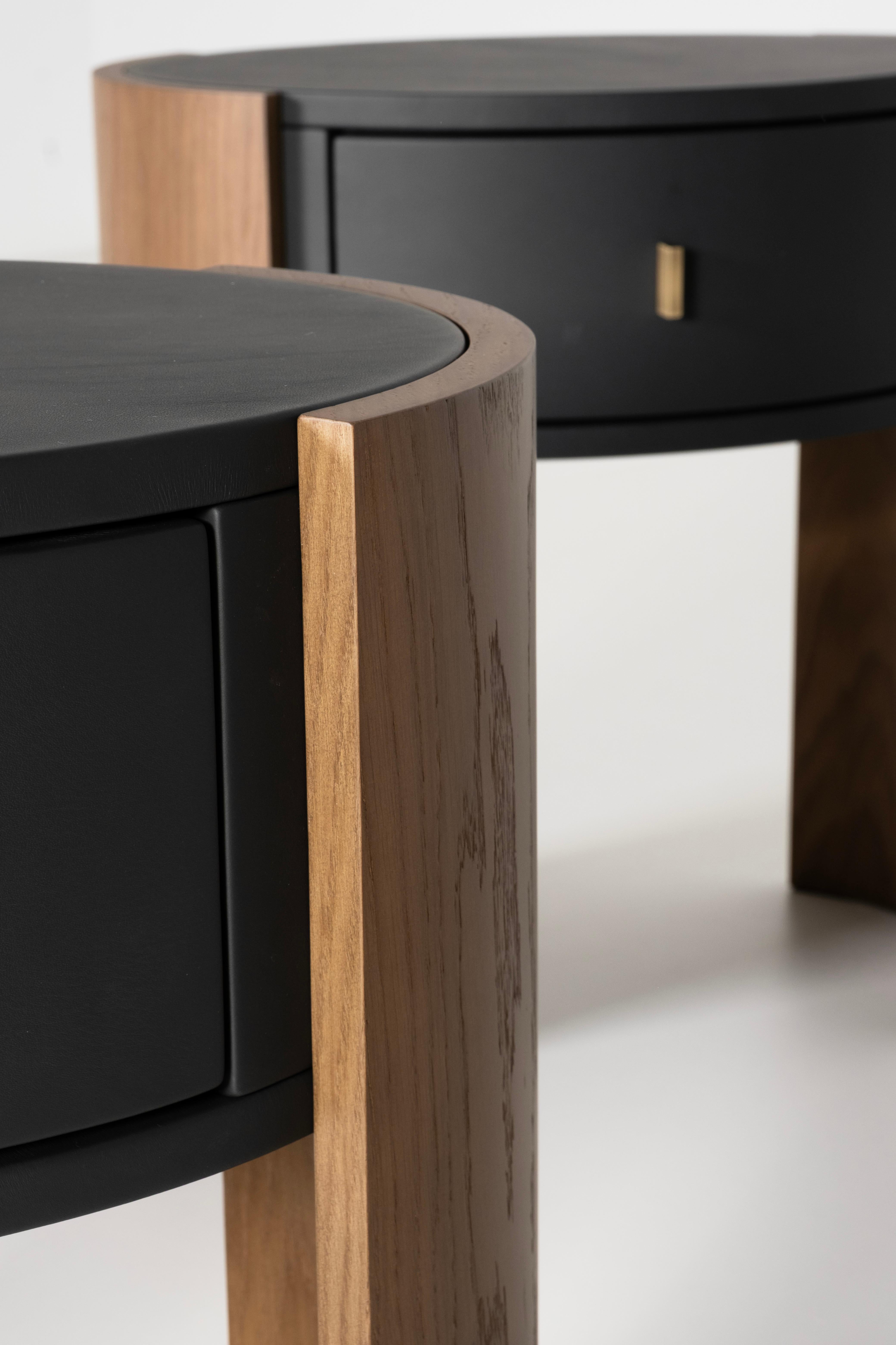 Table de nuit moderne Toscana, Oak, Brass, Black Leather, Handmade by Greenapple en vente 7