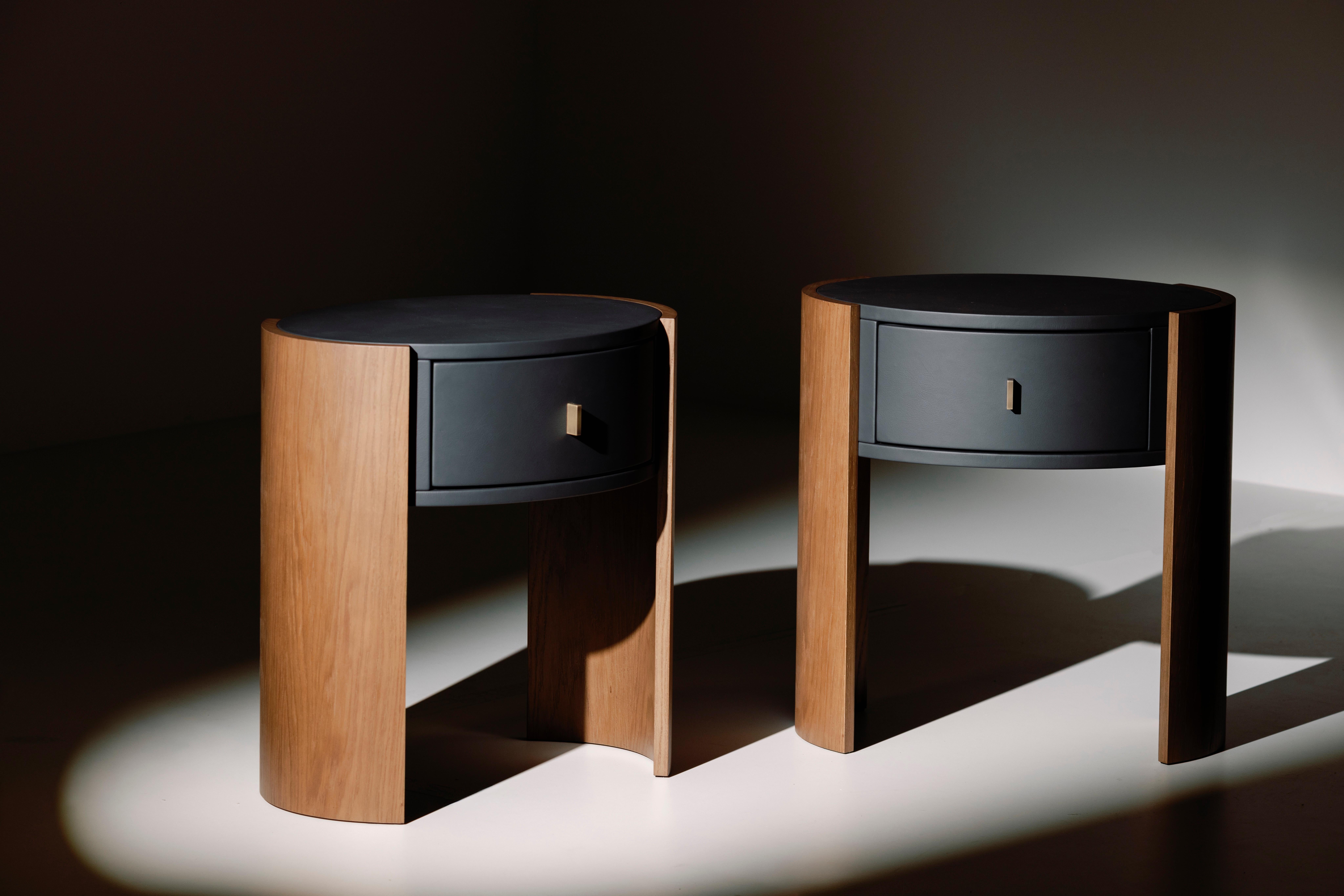 Table de nuit moderne Toscana, Oak, Brass, Black Leather, Handmade by Greenapple en vente 9
