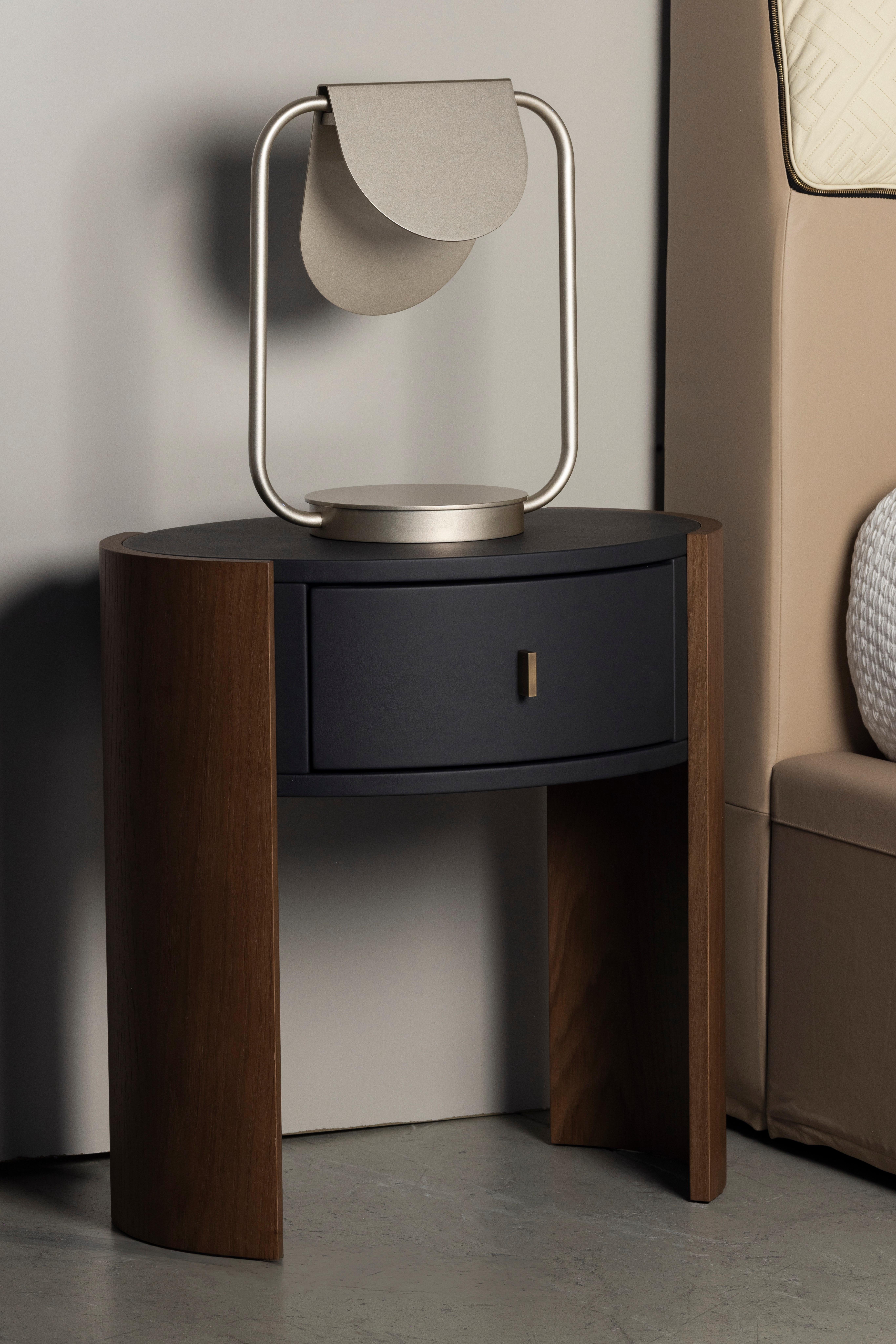 Moderne Table de nuit moderne Toscana, Oak, Brass, Black Leather, Handmade by Greenapple en vente