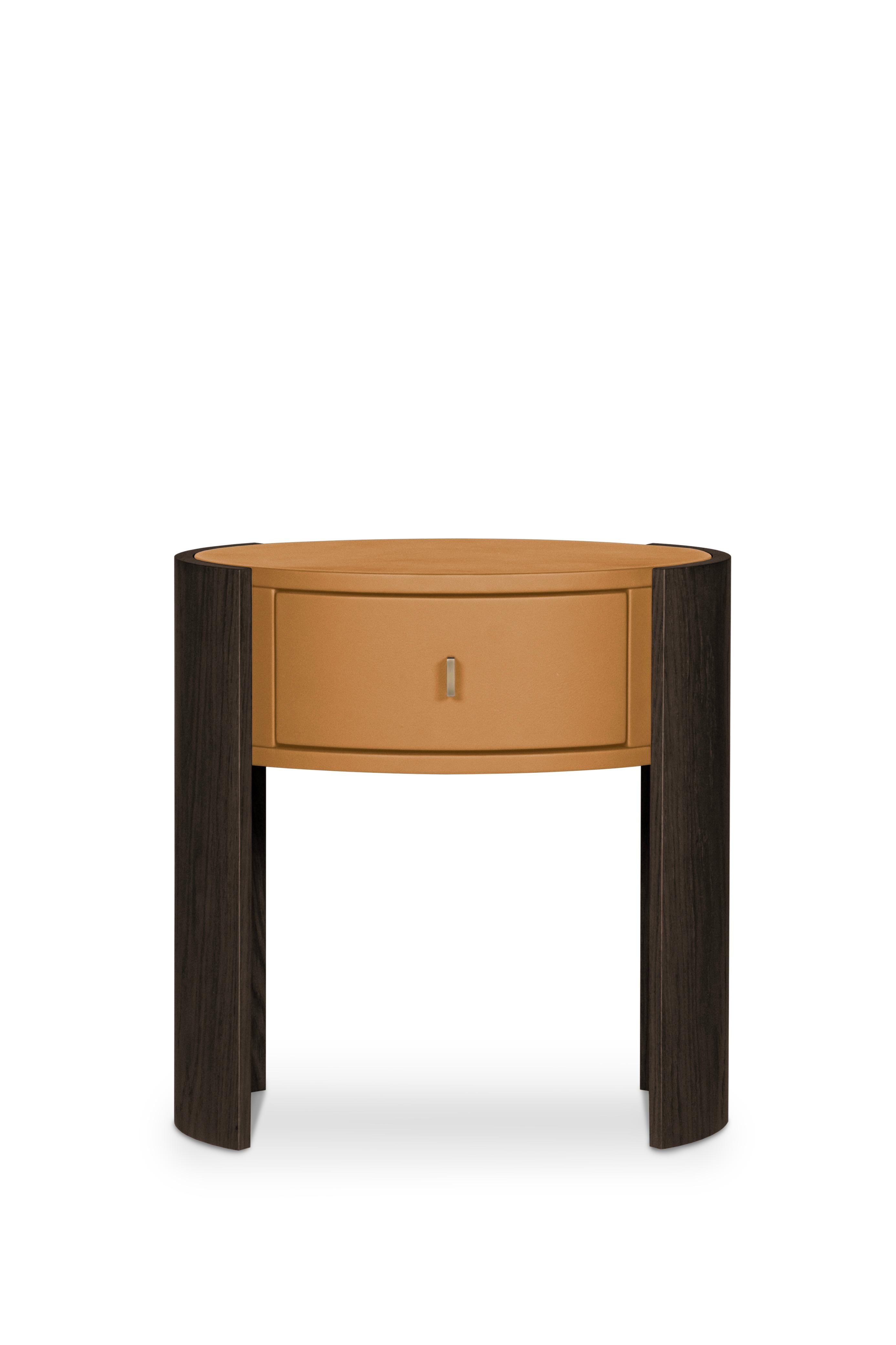 Moderne Table de nuit moderne Toscana, Oak, Brass, Caramel Leather, Handmade by Greenapple en vente