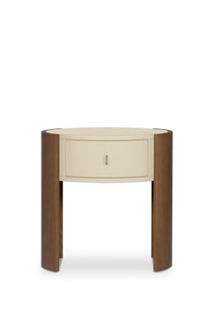 Moderner Nachttisch Toscana, Eiche, Messing, cremefarbenes Leder, handgefertigt von Greenapple