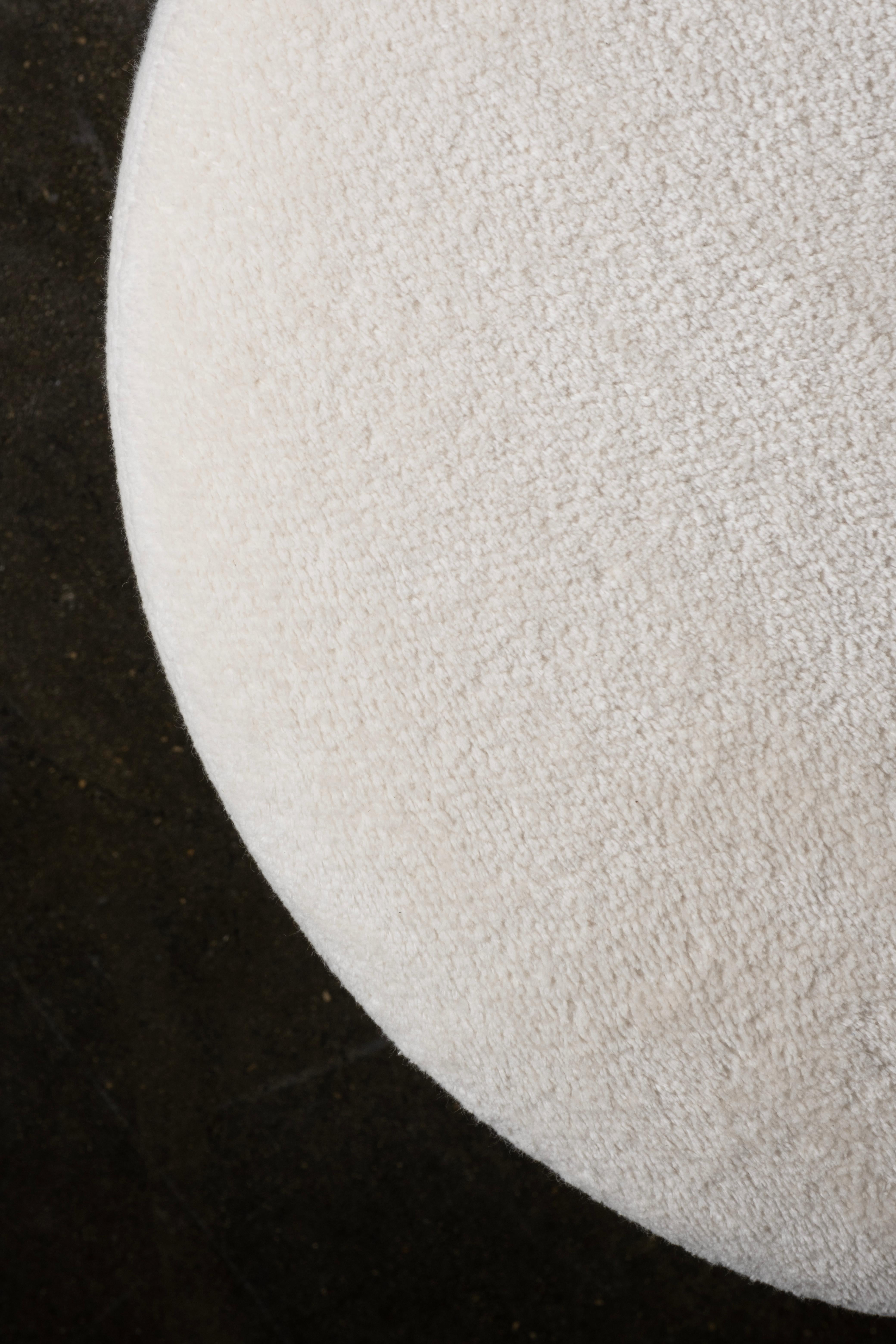 Portugais Pouf Toscana moderne Dedar Beige Chenille fait à la main Portugal par Greenapple en vente