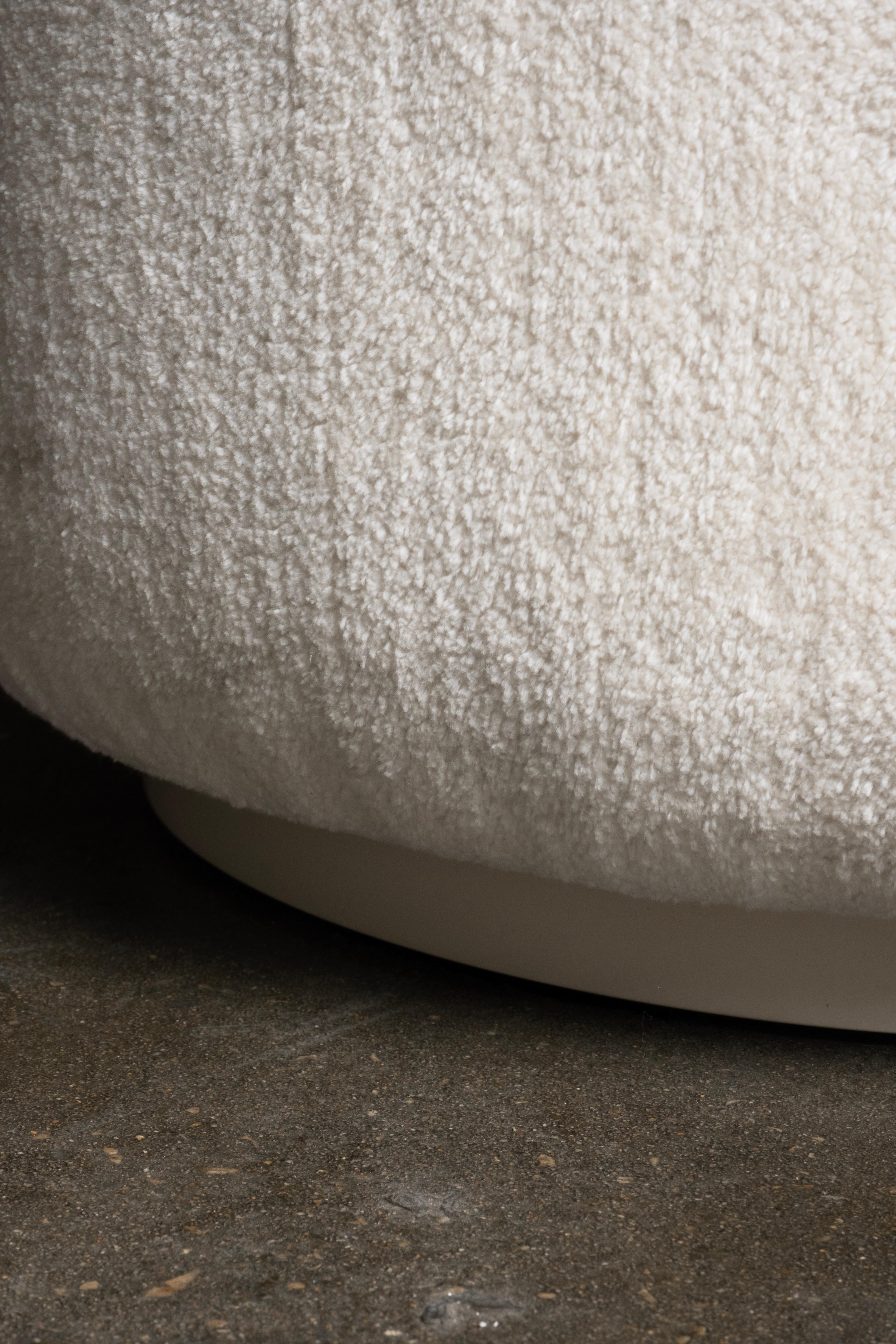 Pouf Toscana moderne Dedar Beige Chenille fait à la main Portugal par Greenapple Neuf - En vente à Lisboa, PT
