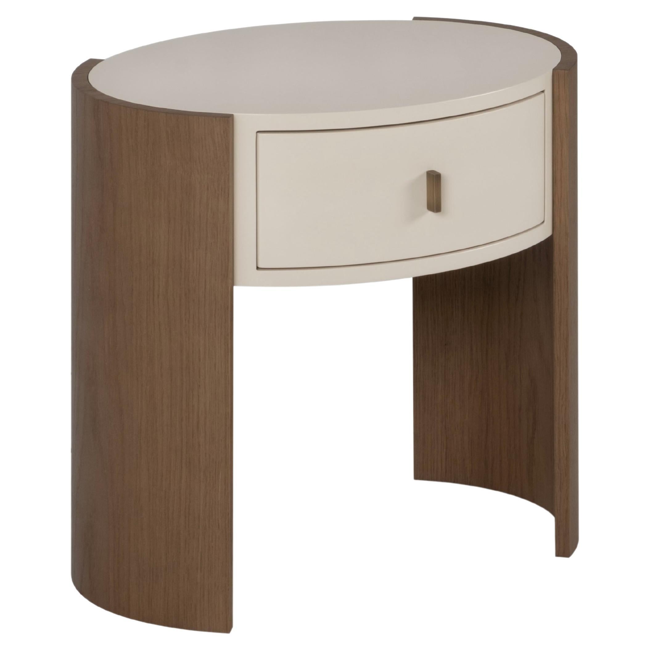 Set di 2 comodini moderni Toscana, collezione Contemporary, realizzati a mano in Portogallo - Europa by Greenapple.

Il comodino Toscana incarna l'armonia tra bellezza naturale e design contemporaneo. La sua silhouette curva crea un senso di flusso