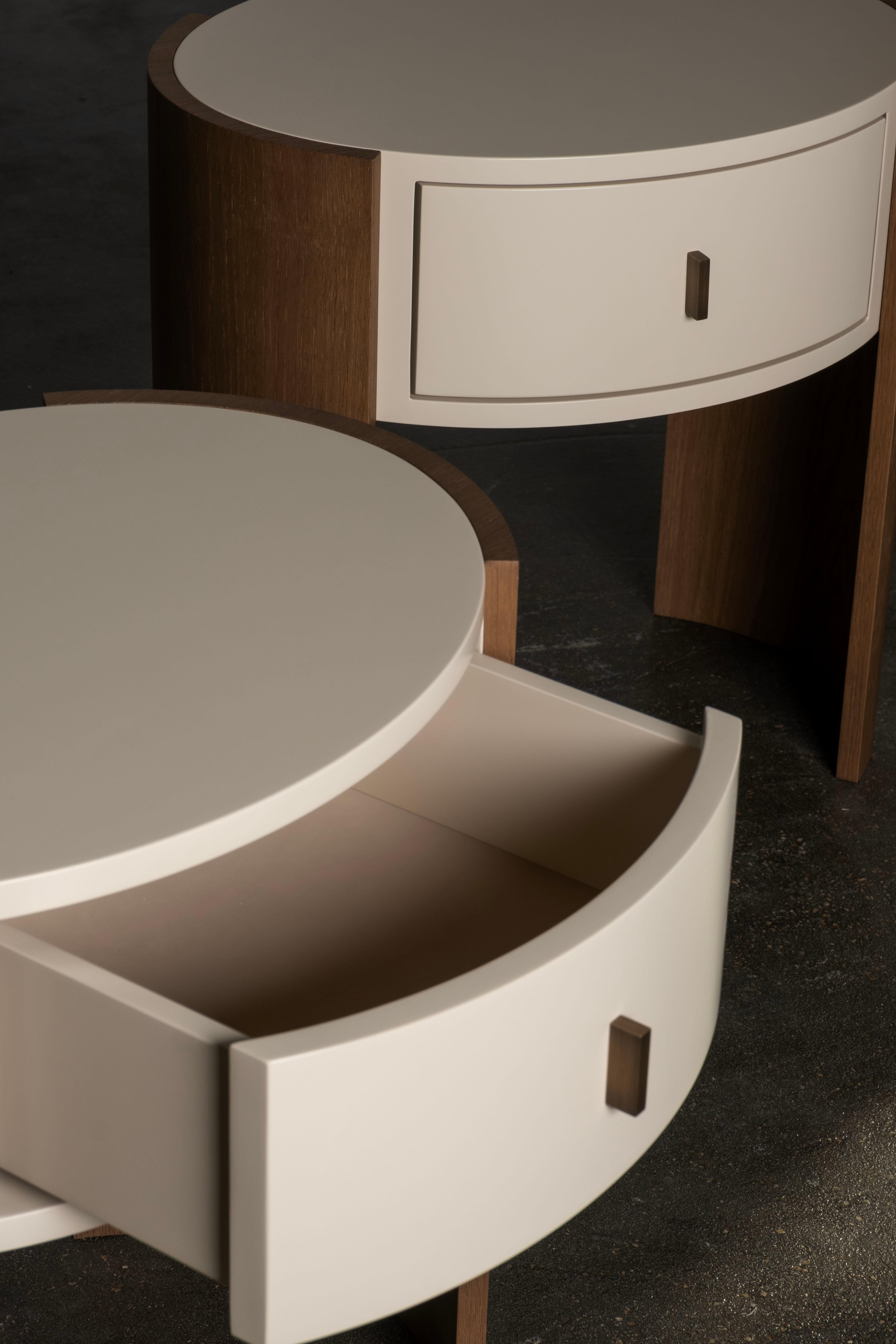 Set Toscana Moderno/2 Comodini, Oak, Ottone, Pelle Beige, Fatto a mano Greenapple in vendita 2