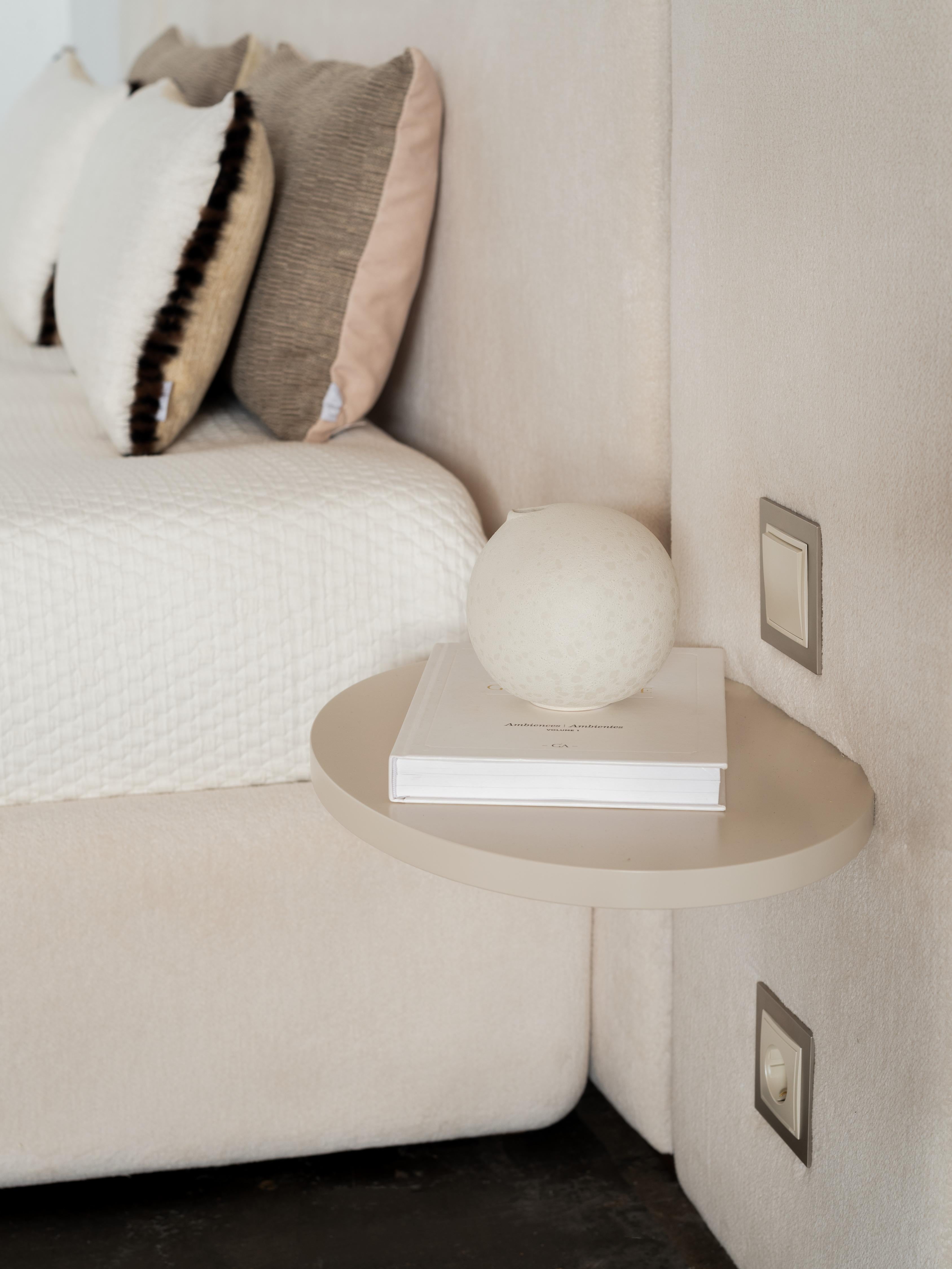 Letto moderno Toscana US Queen Size Green DEDAR in velluto fatto a mano in Portogallo Greenapple in vendita 7