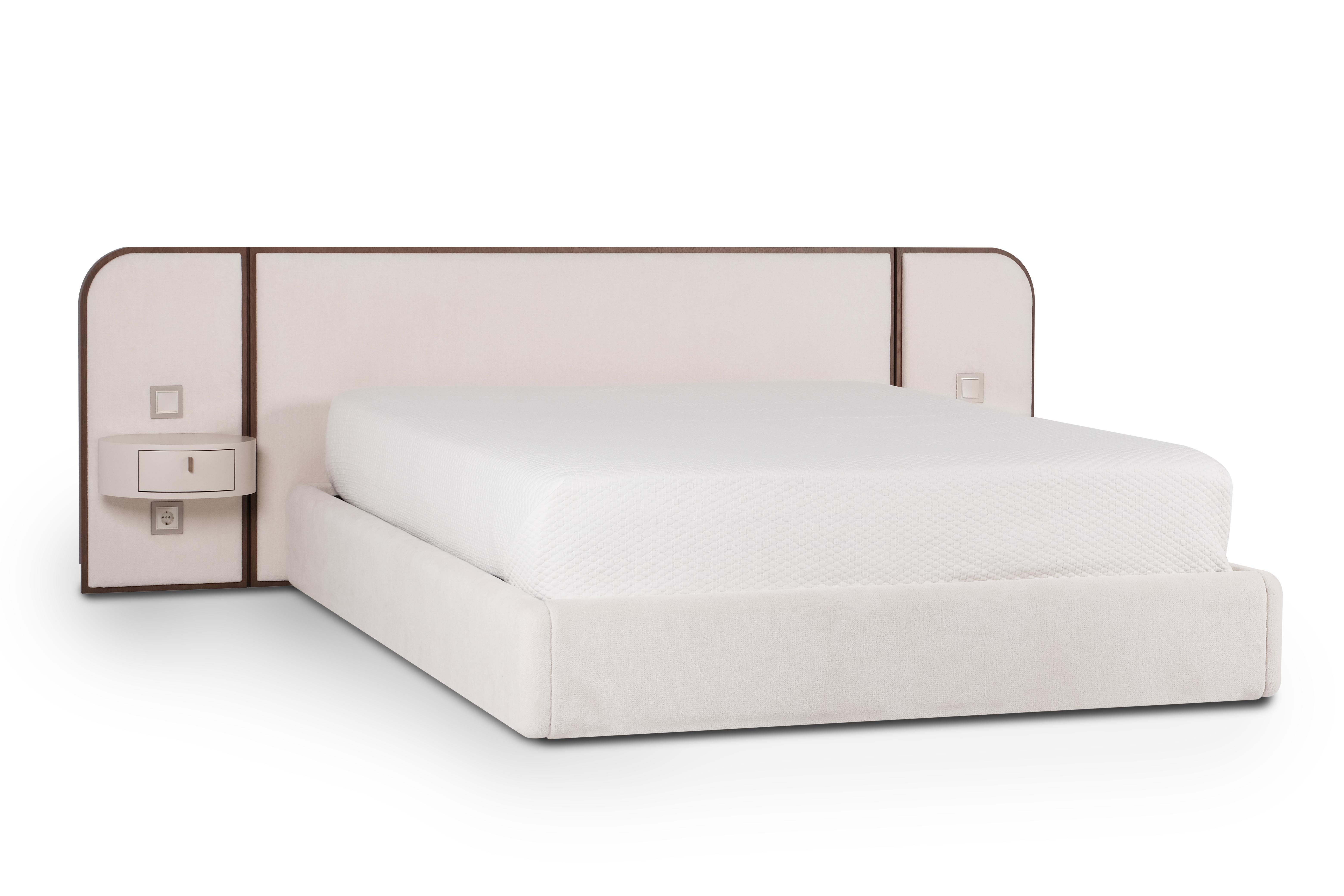 Brass Modern Toscana US Queen Size Bed Green DEDAR Velvet Handmade Portugal Greenapple For Sale