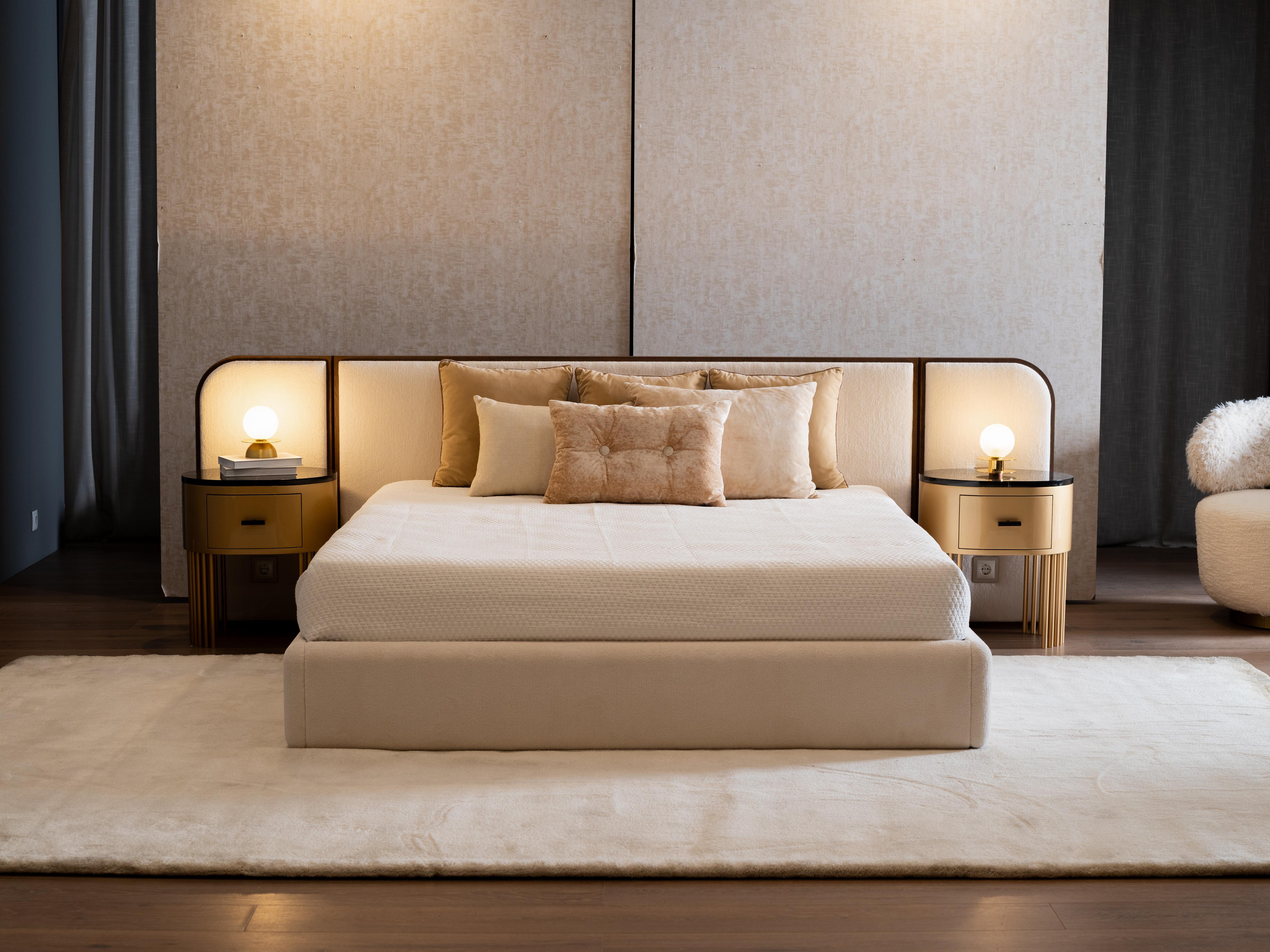 Modernes modernes Toscana US Queen Size Bett aus lila Leder, handgefertigt  Portugal Greenapple im Angebot 6