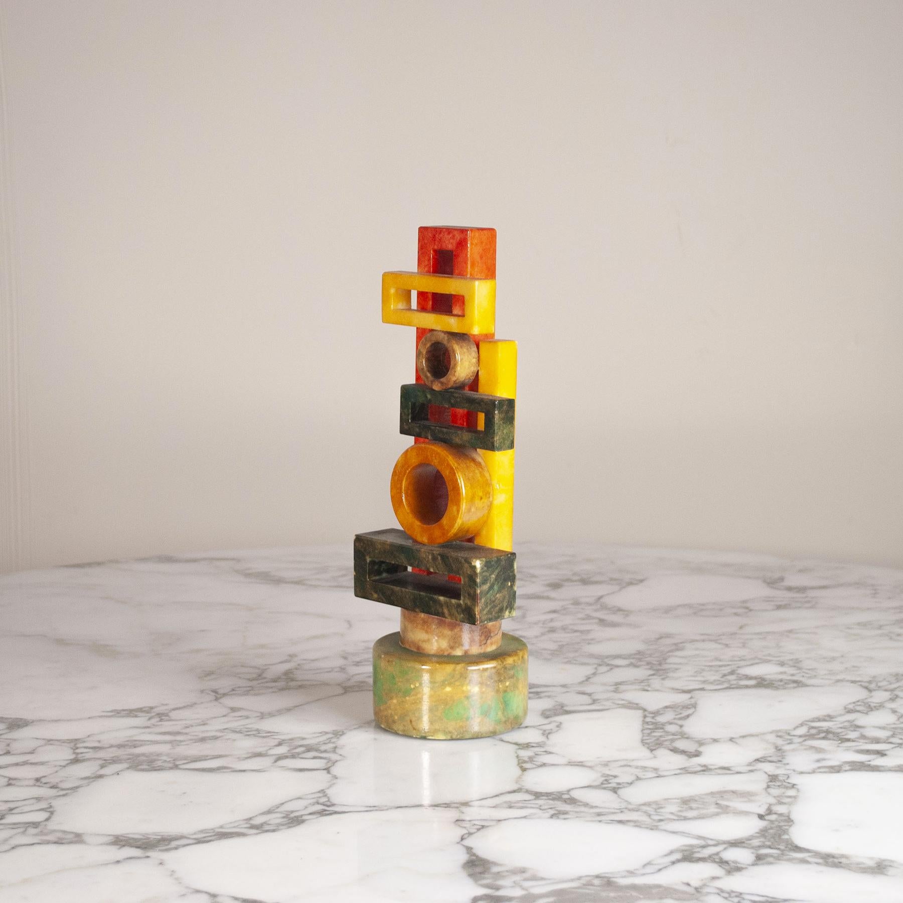 Mid-Century Modern Sculpture moderne en marbre Totem des années 1970 en vente