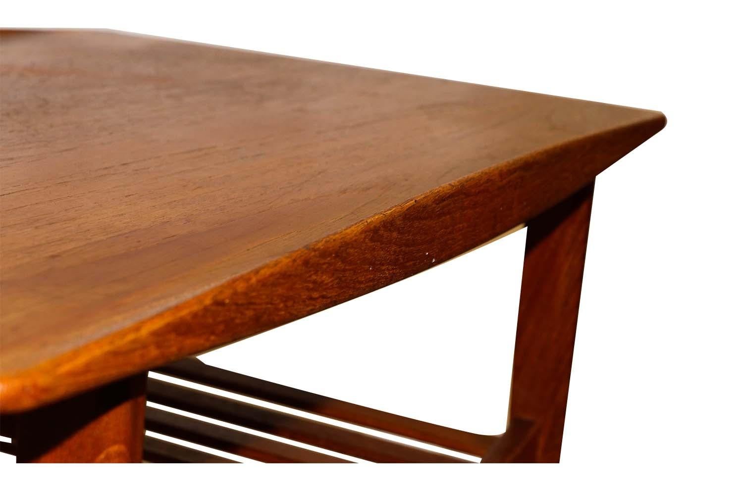 Modern Tove Edvard Kindt Larsen Model FD510 Teak Table  In Good Condition For Sale In Baltimore, MD