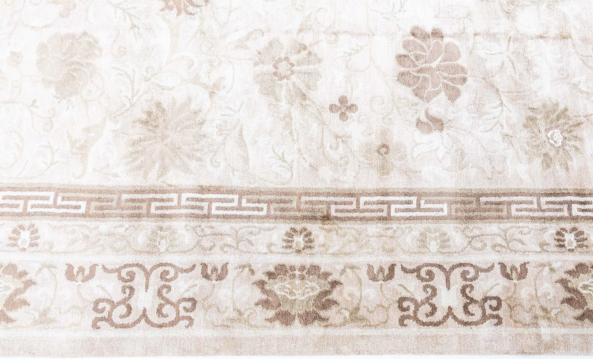 Tapis de soie noué à la main d'inspiration traditionnelle moderne par Doris Leslie Blau
Taille : 8'0
