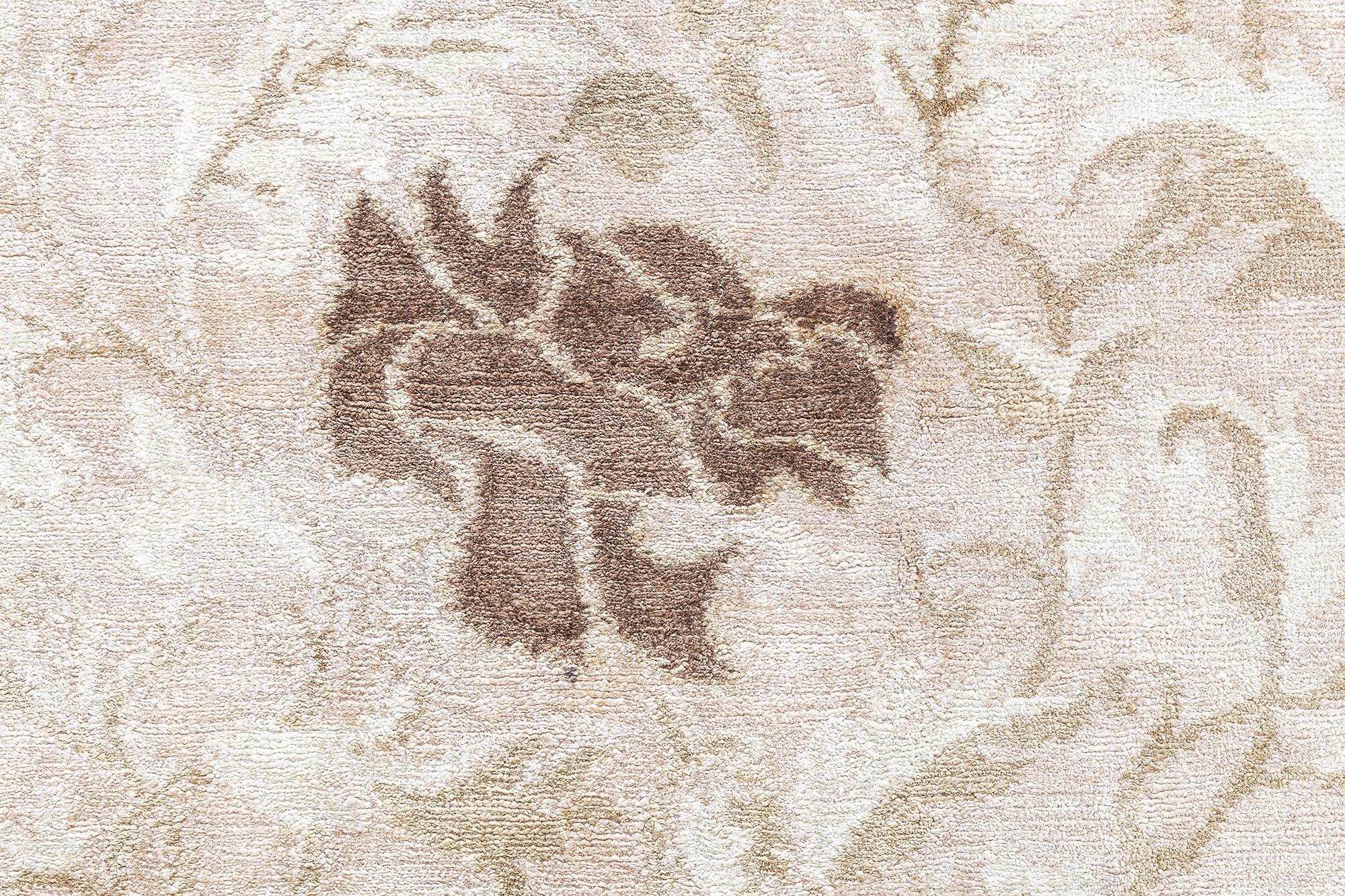 Noué à la main Tapis de soie noué à la main d'inspiration traditionnelle moderne par Doris Leslie Blau en vente