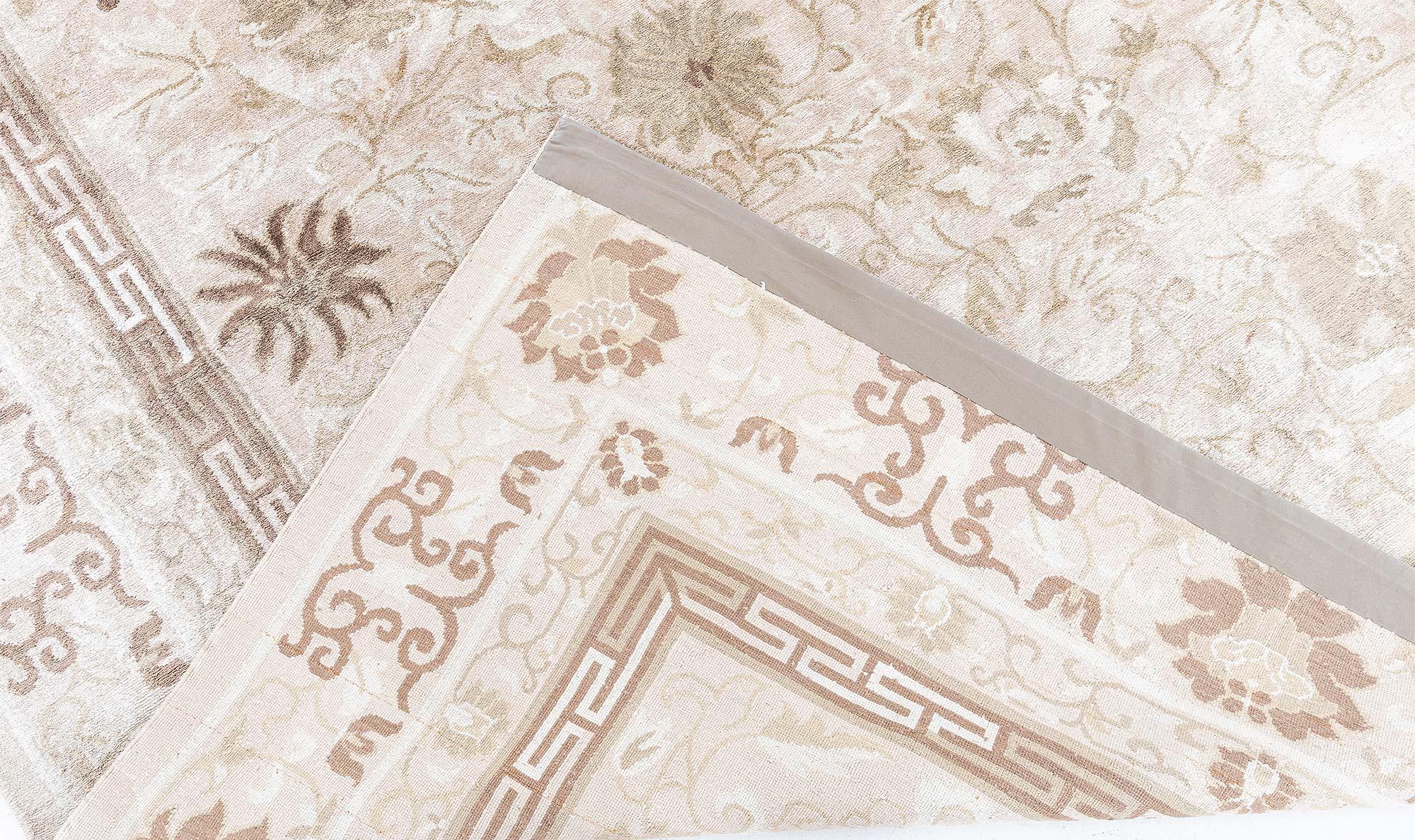 XXIe siècle et contemporain Tapis de soie noué à la main d'inspiration traditionnelle moderne par Doris Leslie Blau en vente