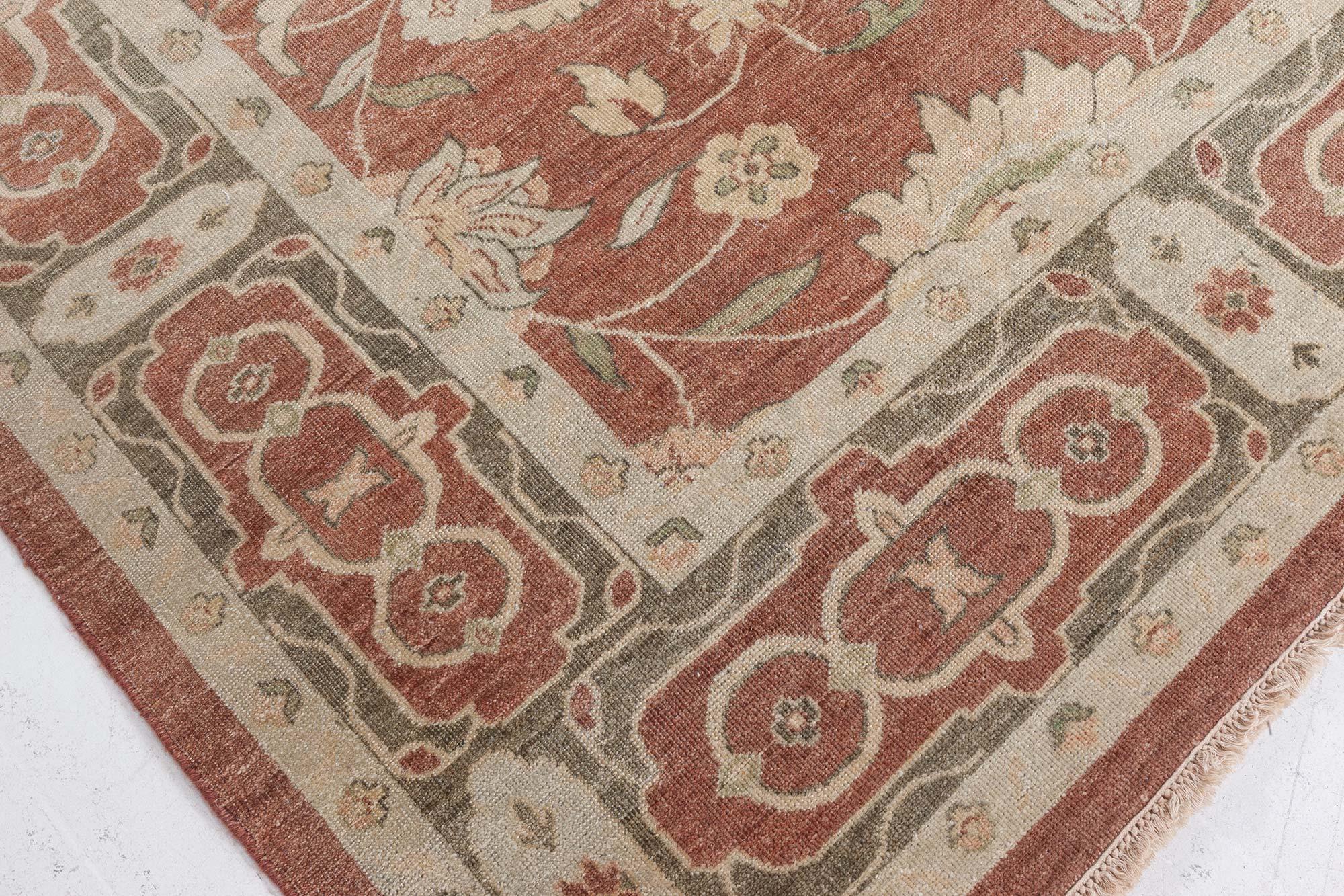 Traditionell inspirierter handgeknüpfter Wollteppich von Doris Leslie Blau, Moderne im Zustand „Neu“ im Angebot in New York, NY