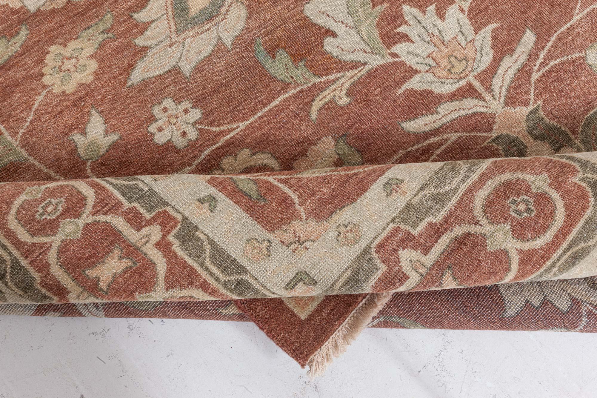 Traditionell inspirierter handgeknüpfter Wollteppich von Doris Leslie Blau, Moderne (Wolle) im Angebot