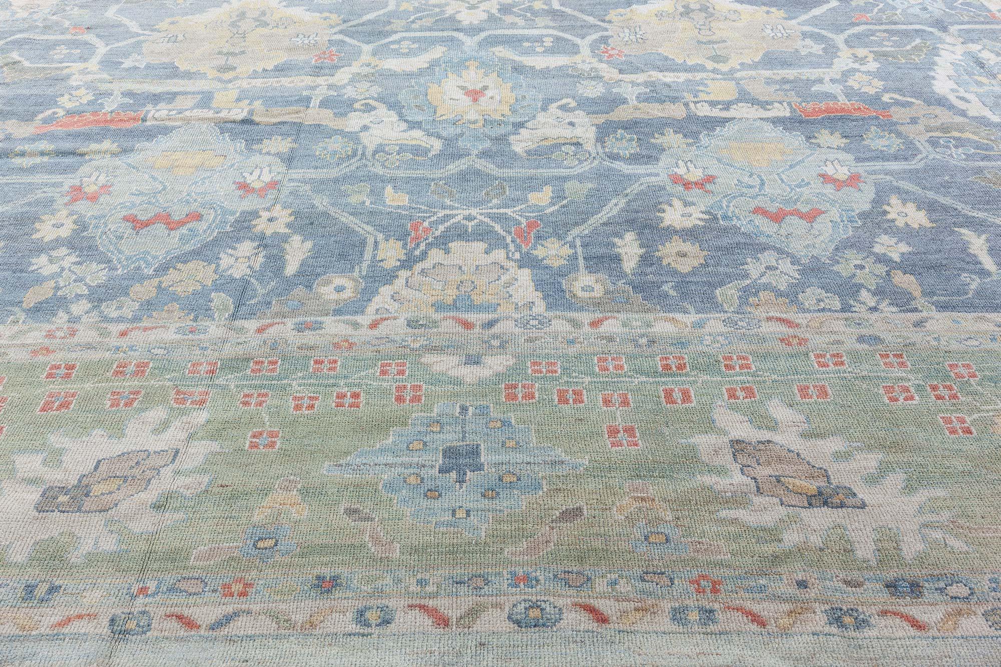 Traditionell inspirierter Teppich von Doris Leslie Blau, Moderne (Handgeknüpft) im Angebot