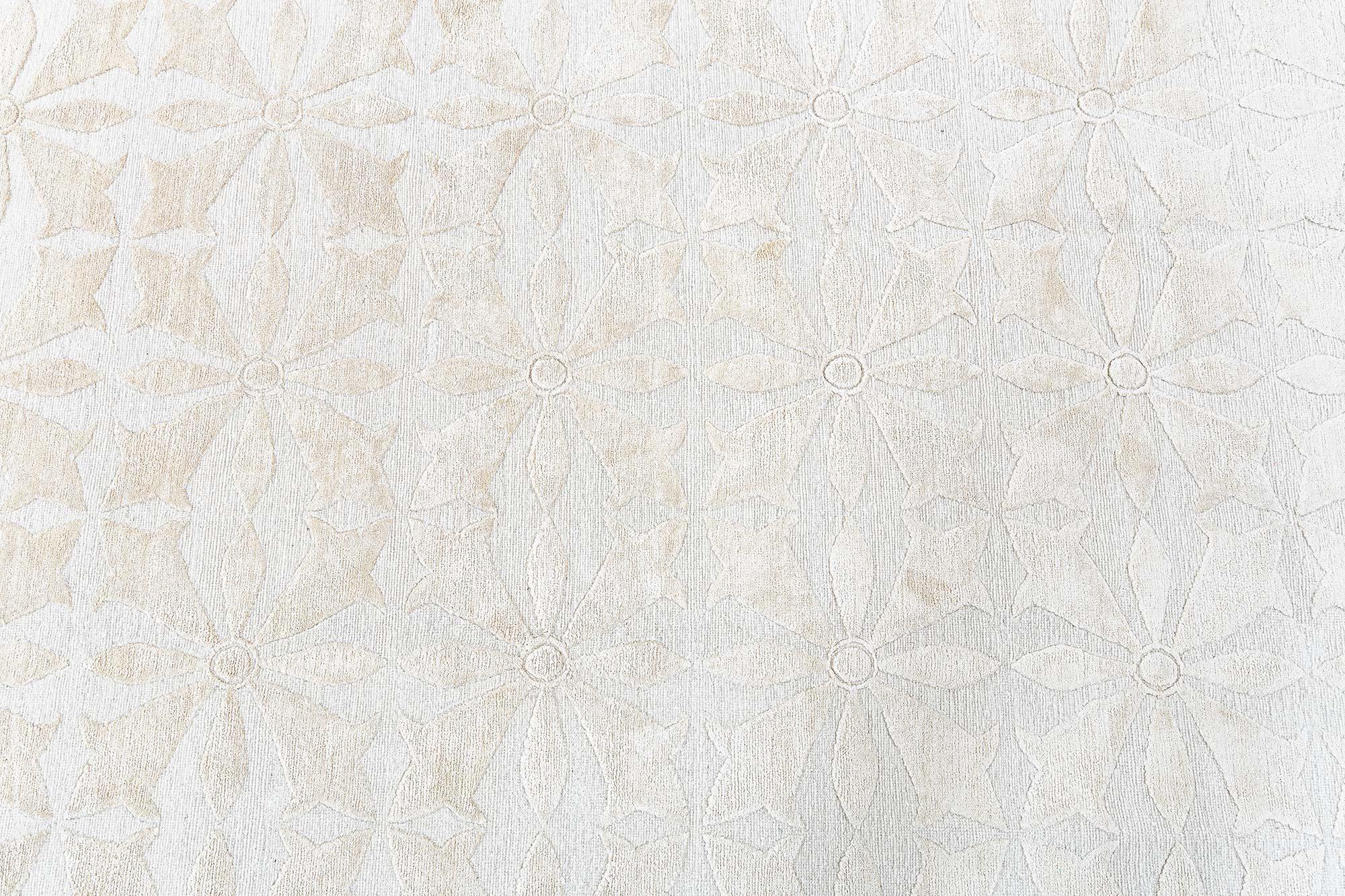 Alfombra moderna de lana y seda de inspiración tradicional de Doris Leslie Blau Anudado a mano en venta