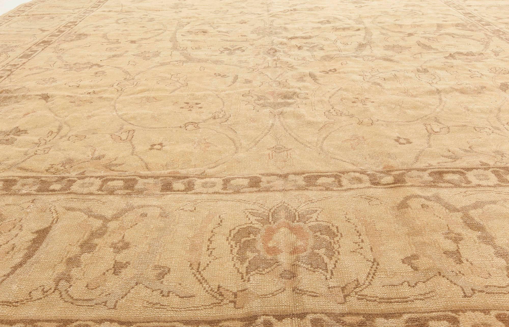 Moderner, traditioneller, orientalisch inspirierter handgefertigter Teppich von Doris Leslie Blau im Zustand „Neu“ im Angebot in New York, NY