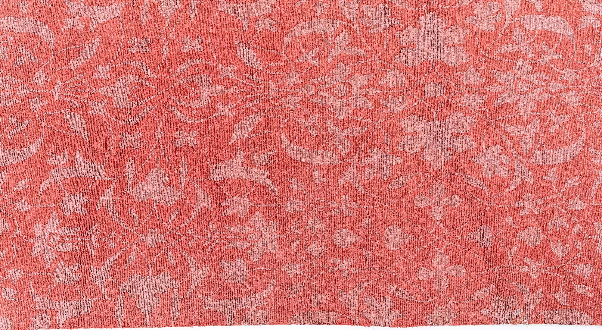 Moderne Tapis moderne traditionnel en laine et soie rouge de Doris Leslie Blau en vente