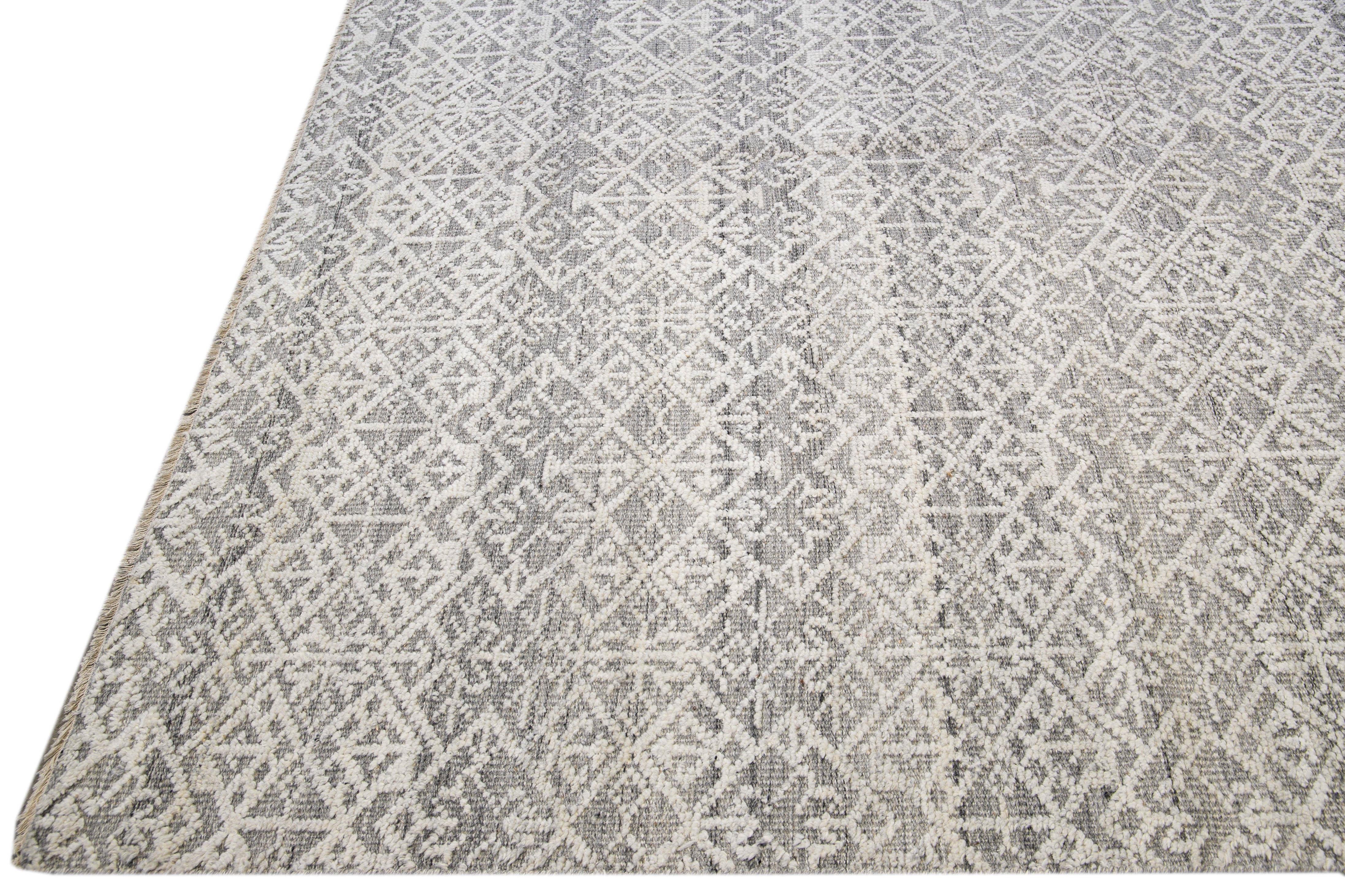 Indian Modern Transitional Gray and Ivory Handmade Allover Geometric Oversize Wool Rug For Sale