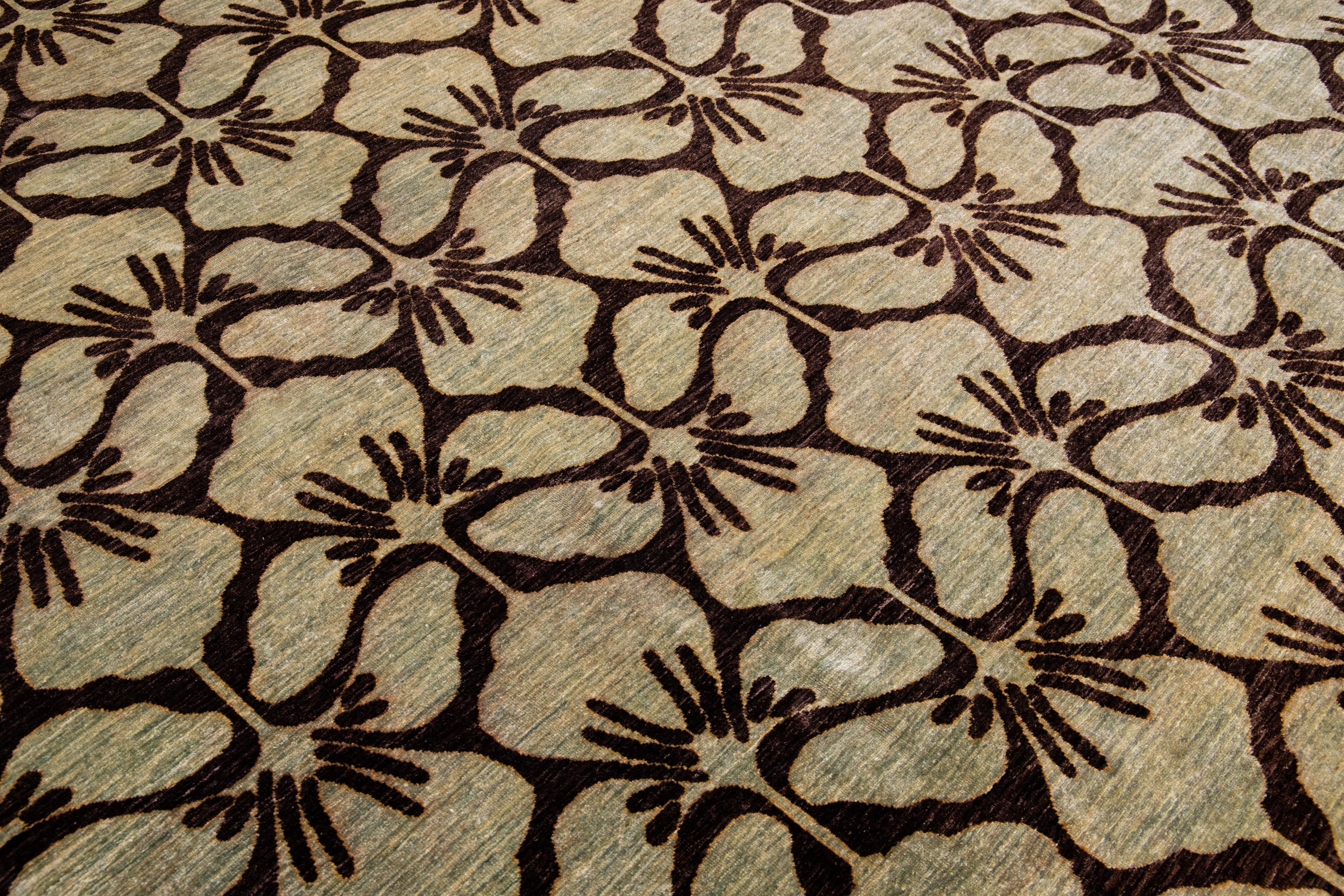 Modern Transitional Handmade Brown Palmettes Pattern Oversize Tan Wool Rug (Afghanisch) im Angebot