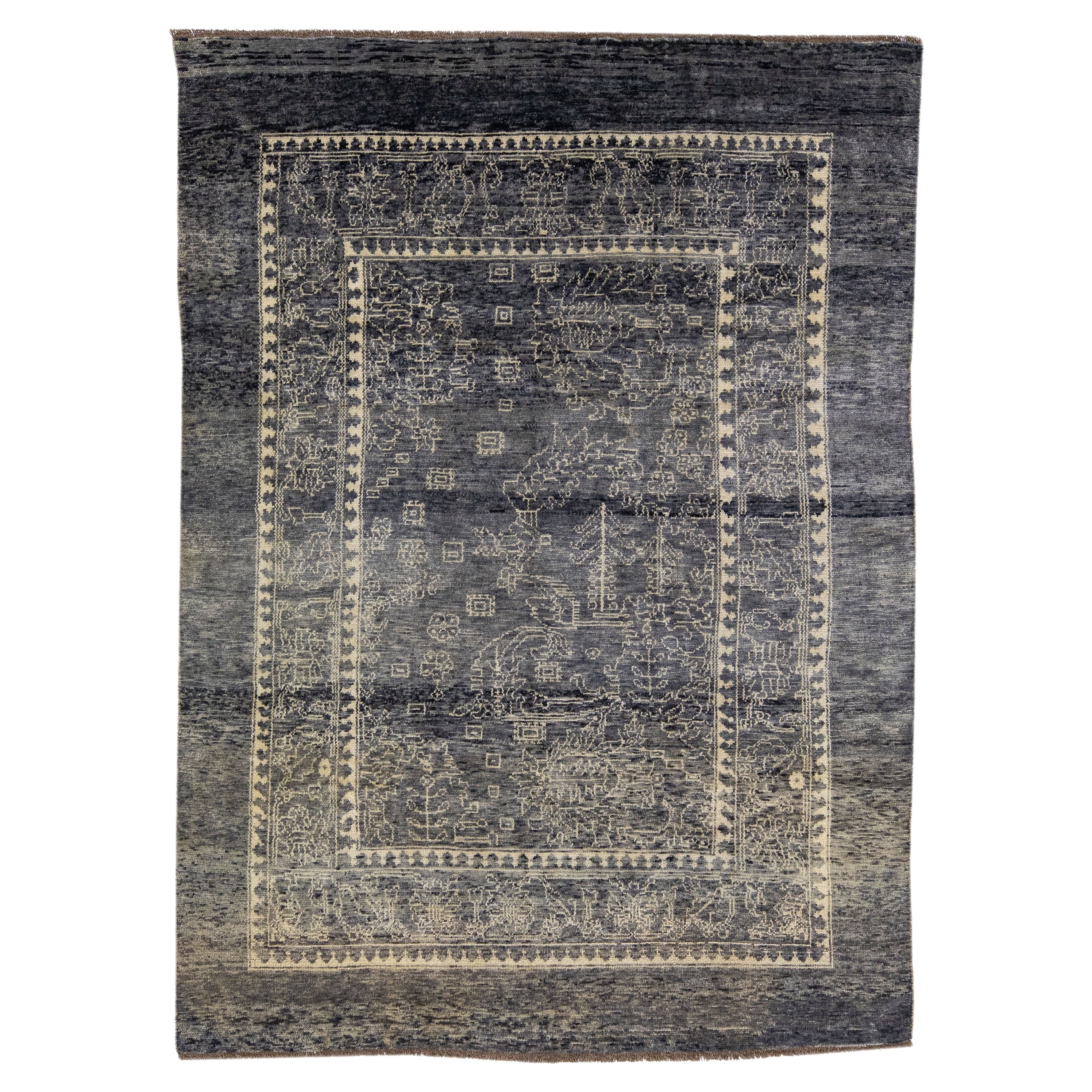 Moderner moderner handgefertigter grauer, gestalteter Wollteppich von Apadana im Angebot