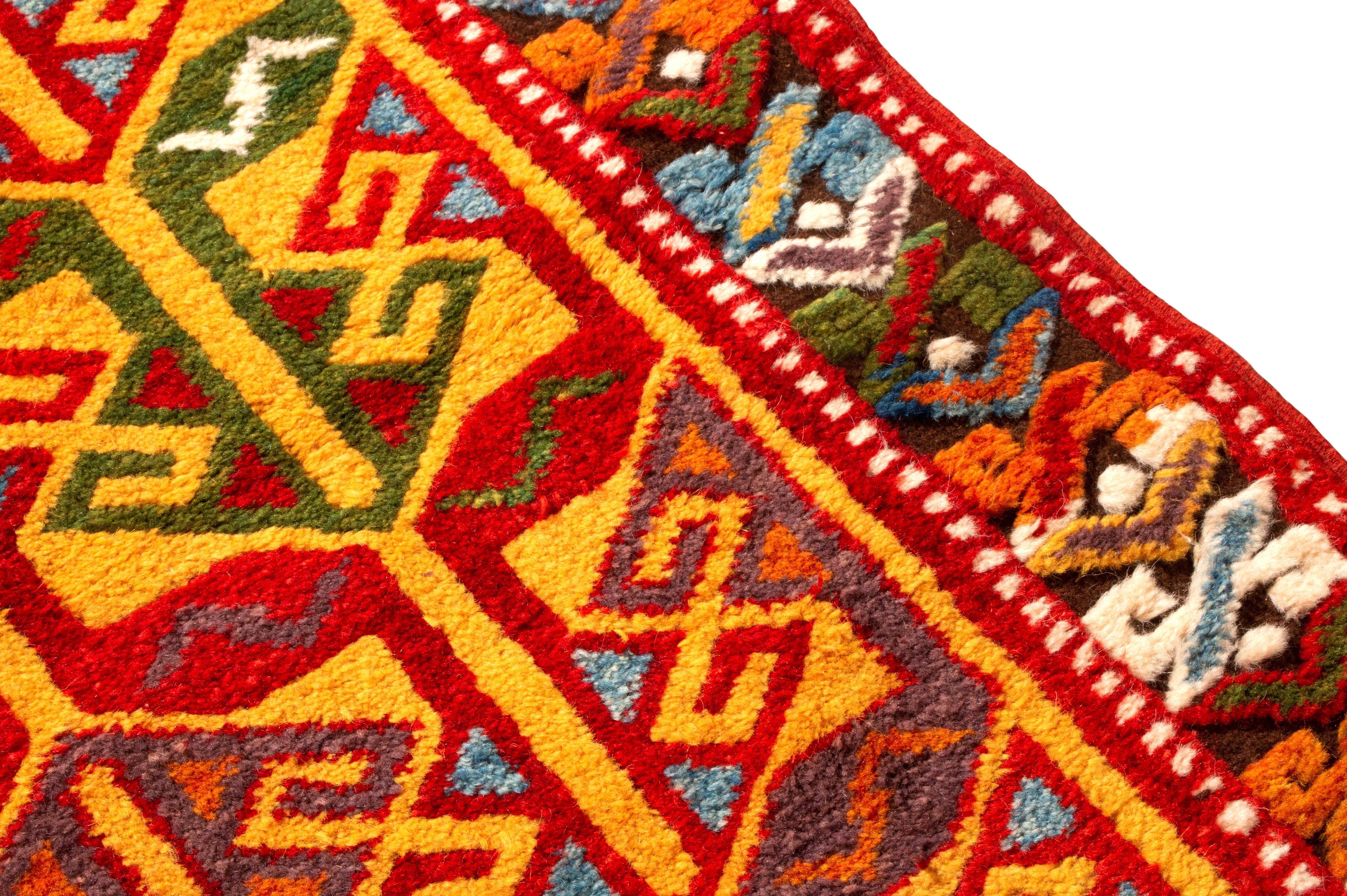Moderner roter und goldgelber Teppich aus Wolle von Teppich & Kelim (Handgeknüpft) im Angebot
