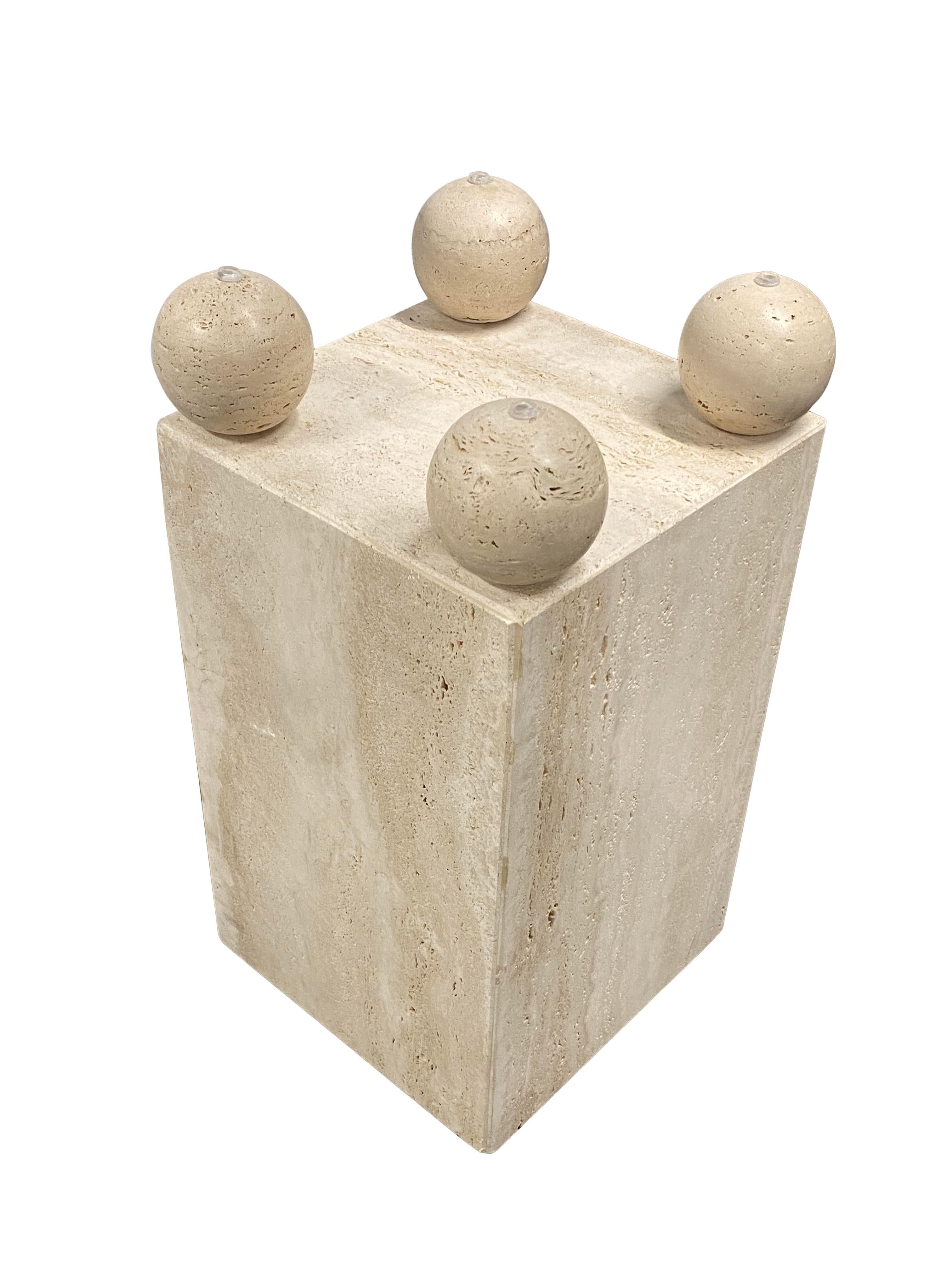 Table moderne en travertin avec plateau en verre en vente 1