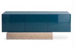 Aparador «Mogg Block» de mármol travertino moderno y lacado brillante, RAL5020