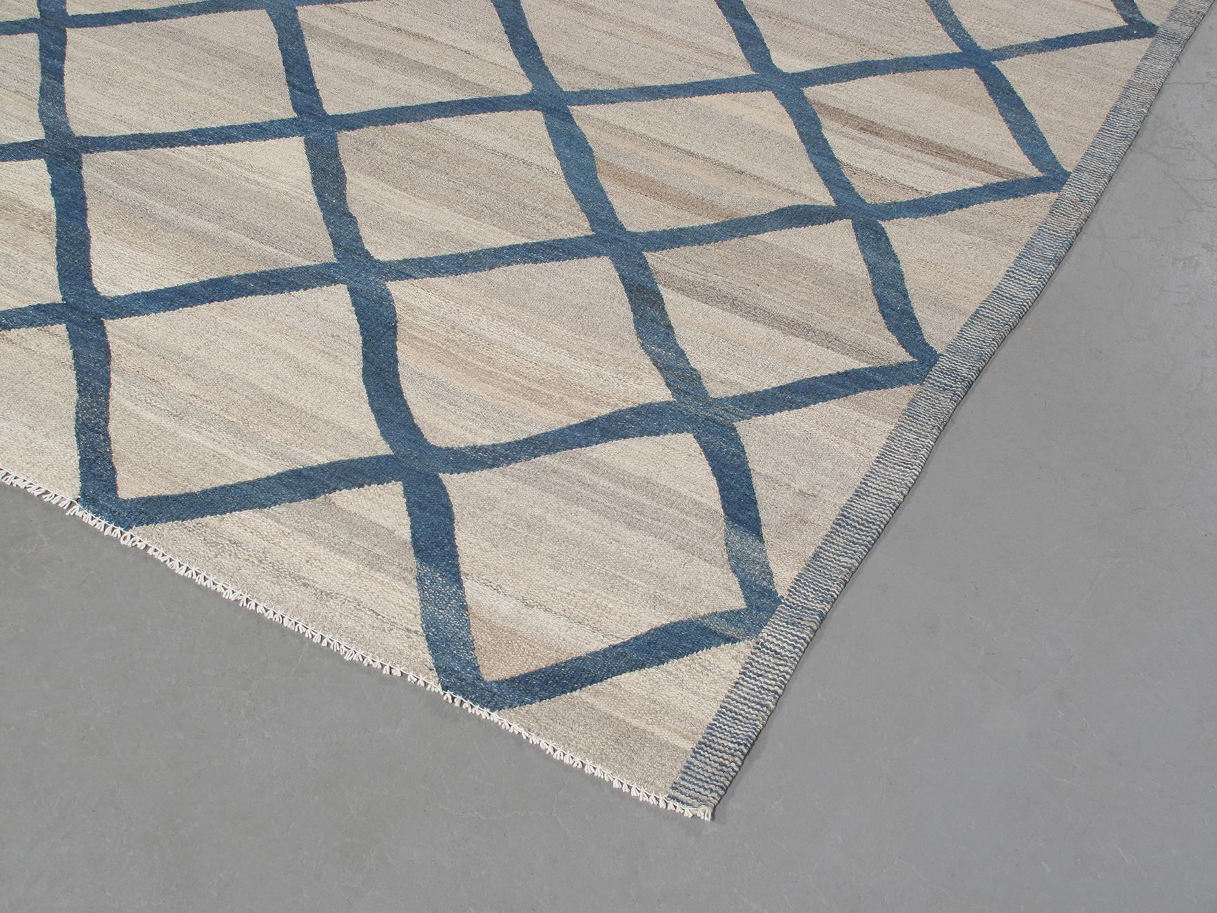 Modern Trellis Flatweave Rug In New Condition For Sale In New York, NY