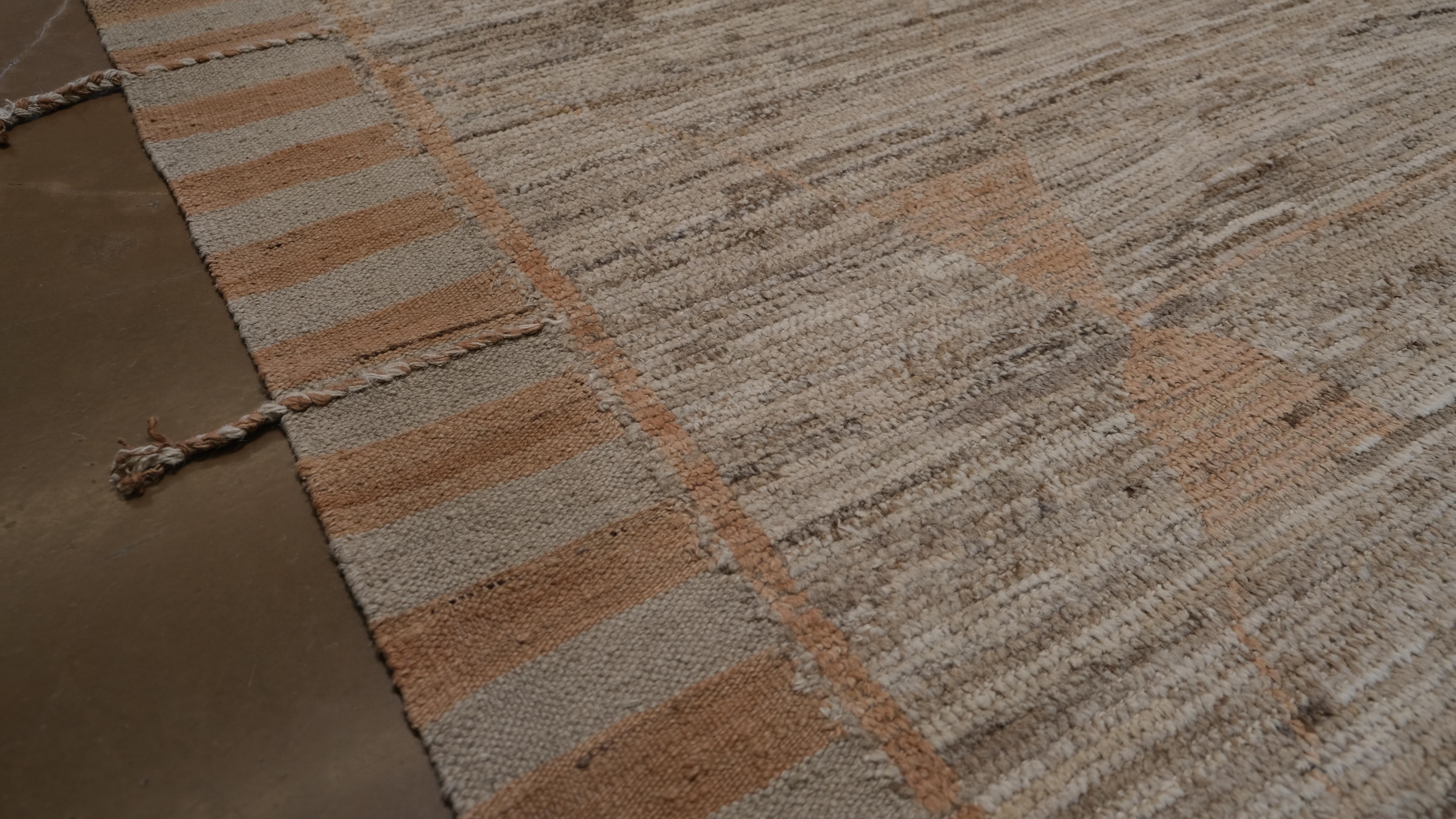 Modern Tribal-inspiriert Geometrisches Muster Erdig Neutral Wollteppich 10'5''x13'6'' (Moderne) im Angebot