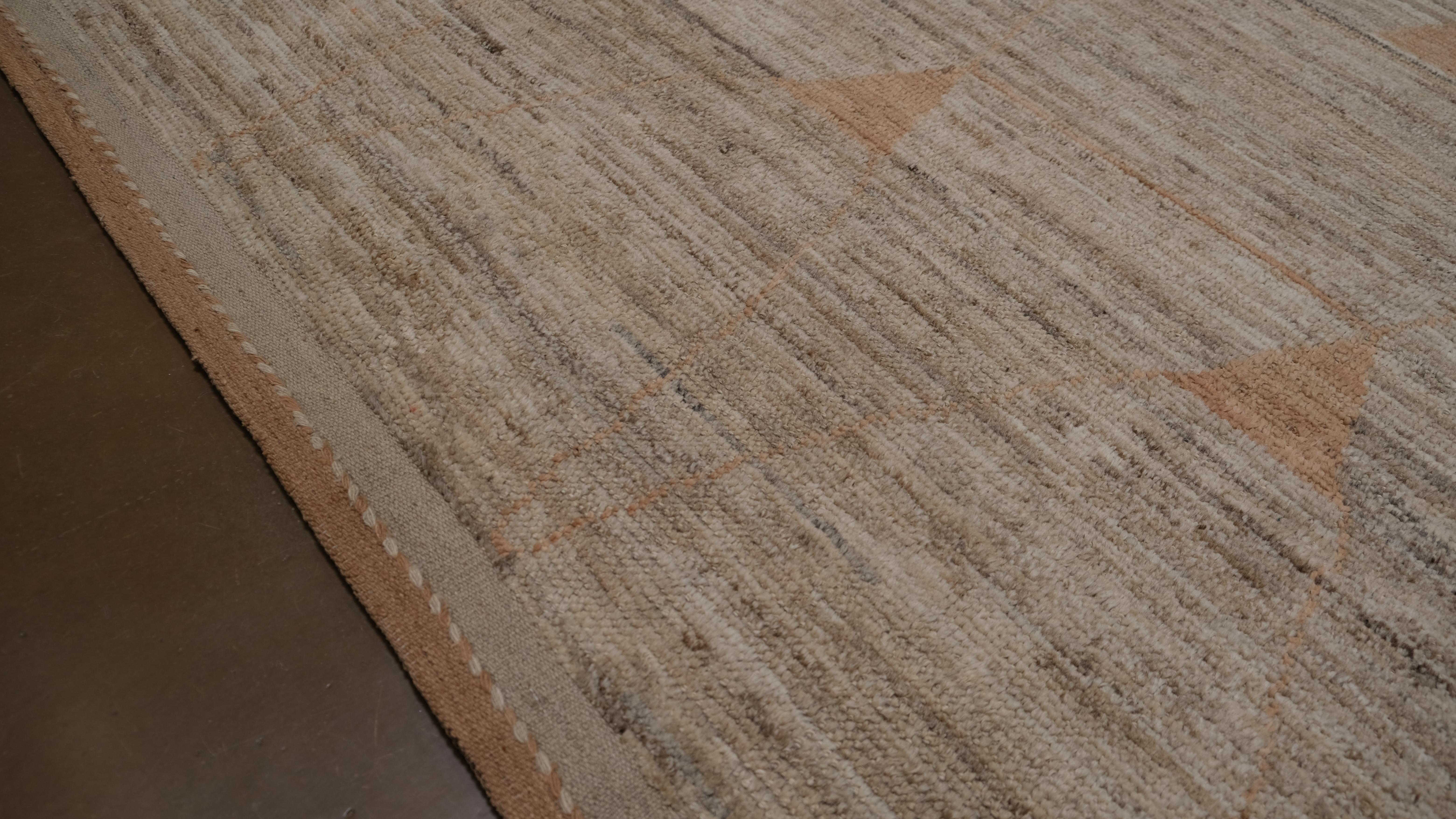Modern Tribal-inspiriert Geometrisches Muster Erdig Neutral Wollteppich 10'5''x13'6'' im Zustand „Neu“ im Angebot in Torrance, CA