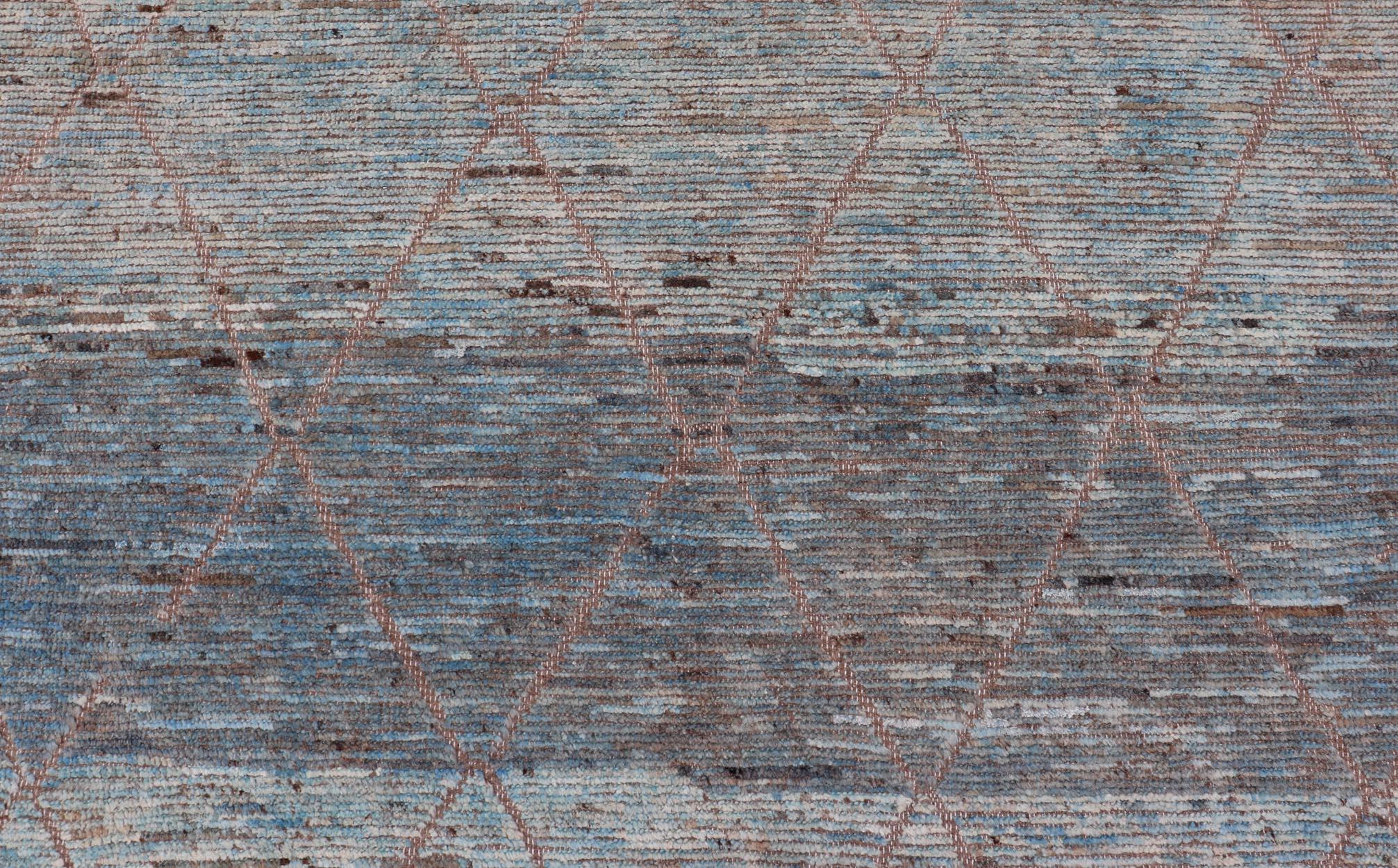 Moderner Stammesteppich aus Wolle mit subgeometrischem Design in Blau, Tan und Elfenbein im Zustand „Neu“ im Angebot in Atlanta, GA