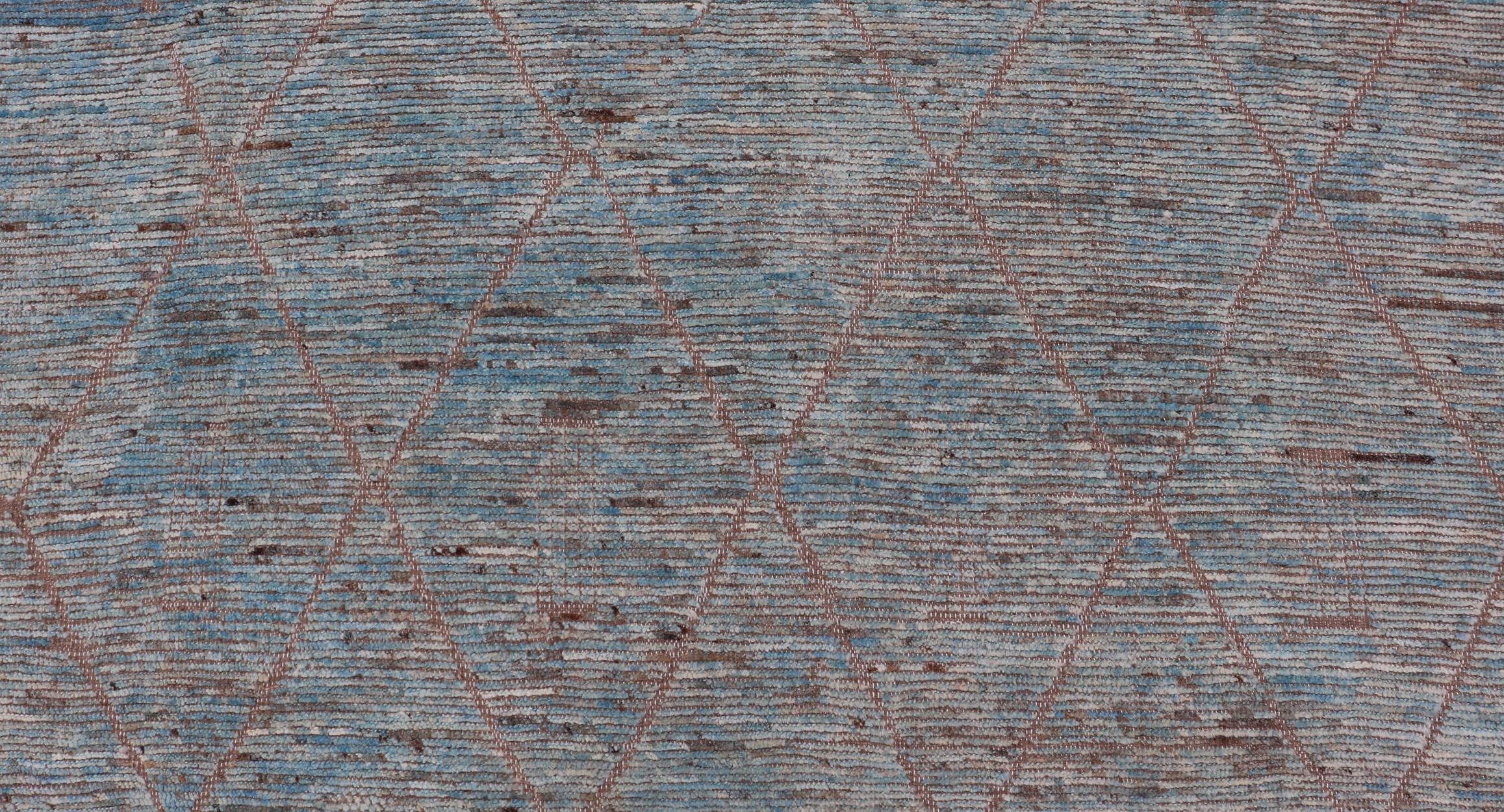 Moderner Stammesteppich aus Wolle mit subgeometrischem Design in Blau, Tan und Elfenbein im Angebot 2