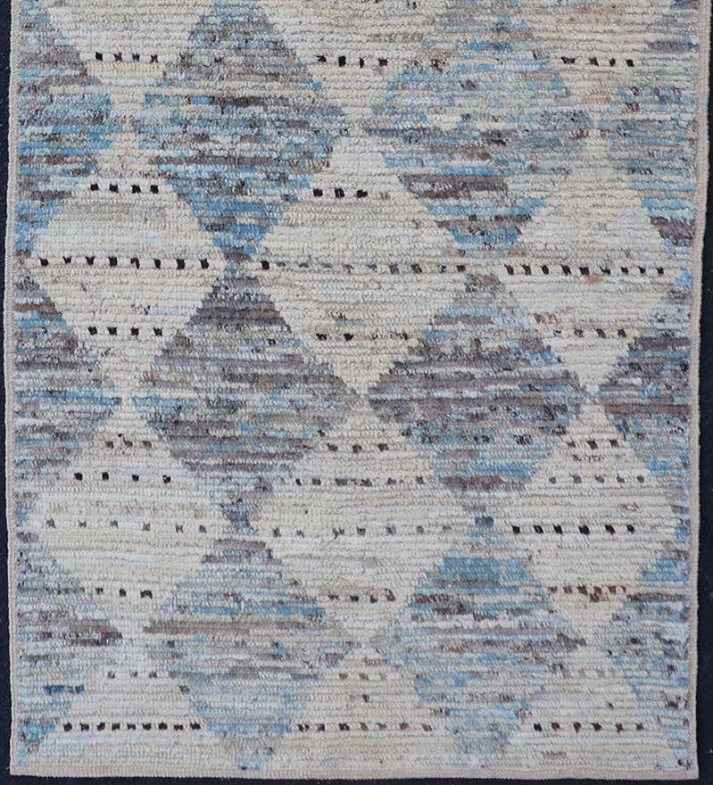 XXIe siècle et contemporain Moderns Runner by Keivan Woven Arts With Diamond Design 3'1