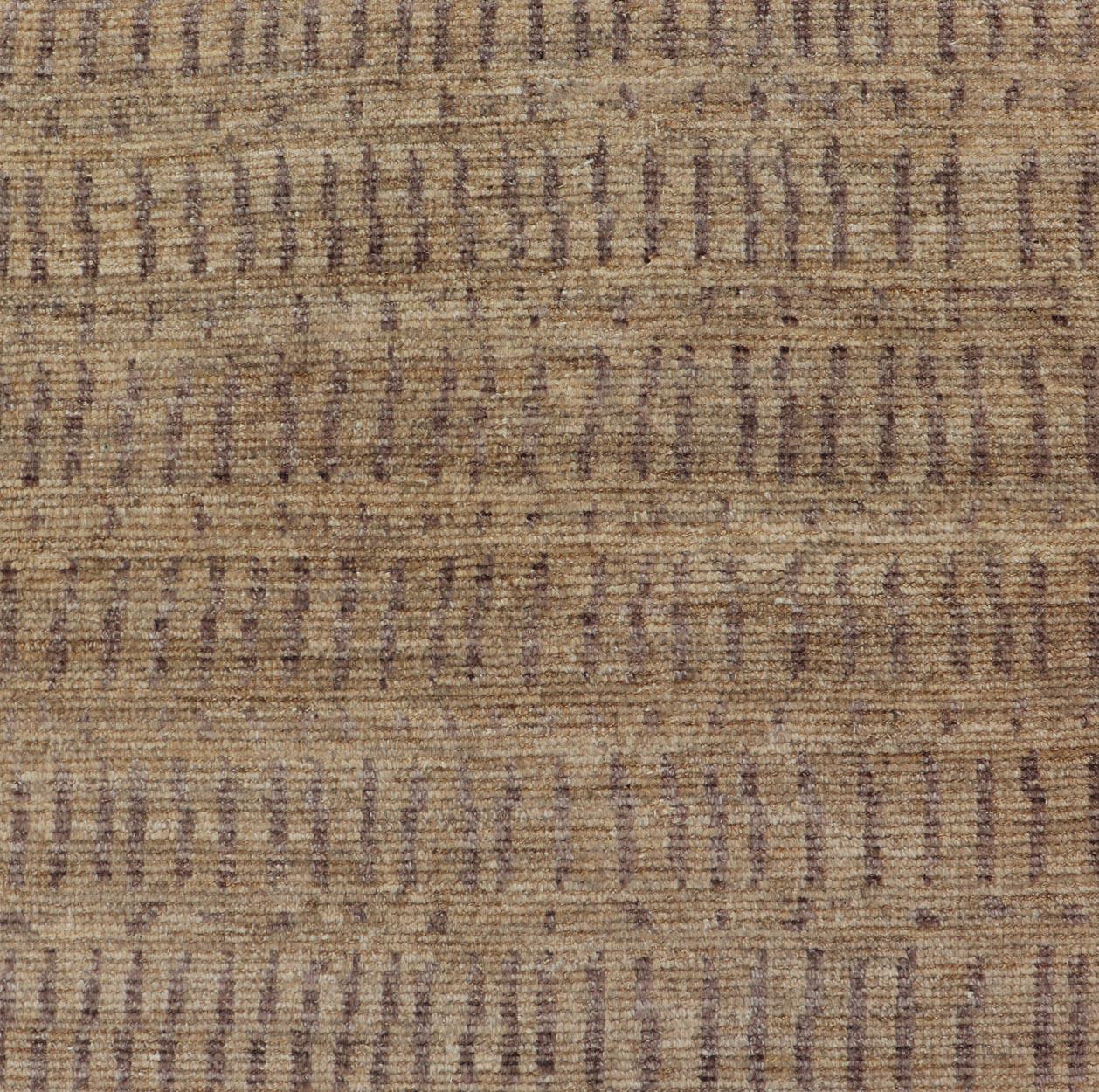 Afghano Tappeto moderno tribale con beige caldo e marrone tenue 3'1 x 9'8 in vendita
