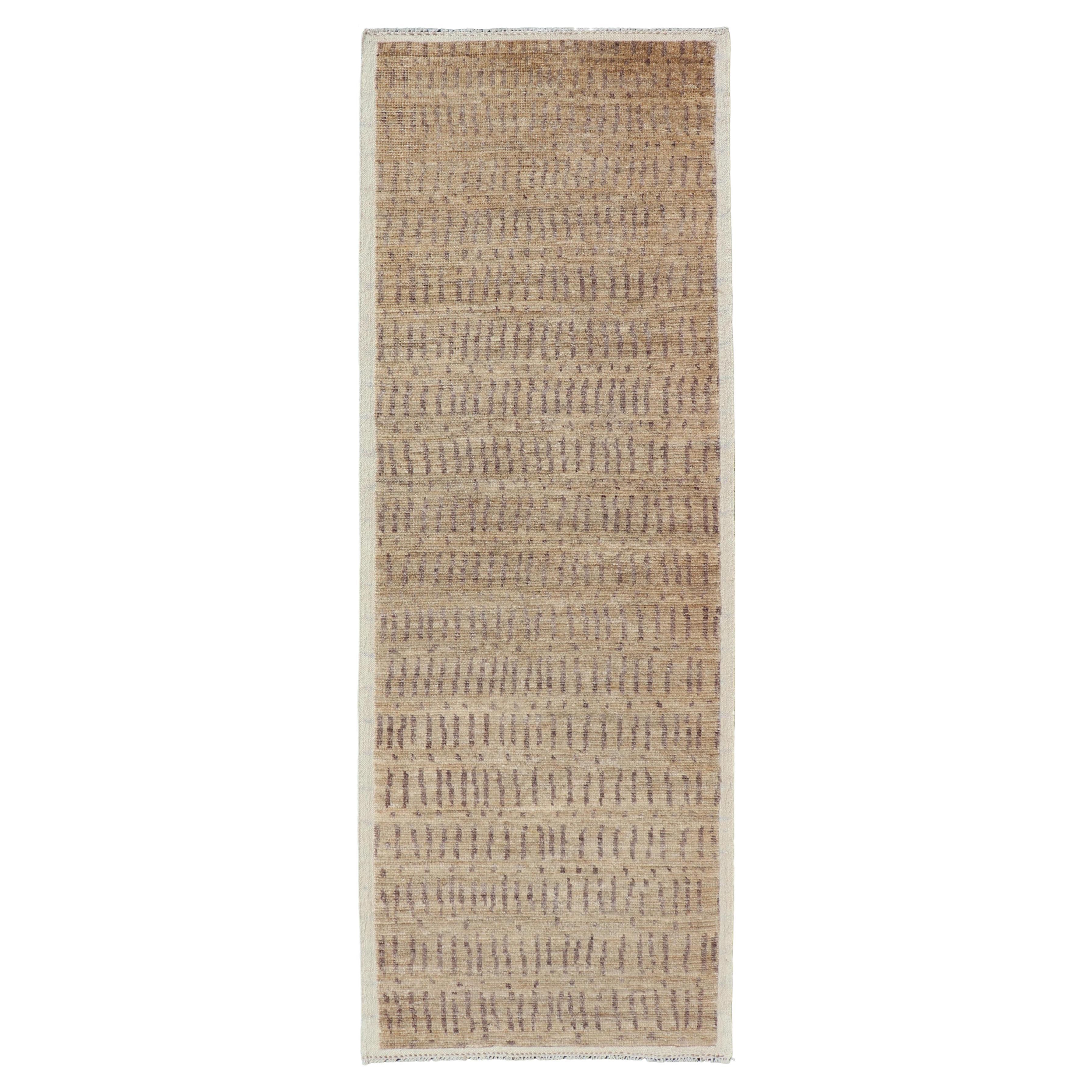 Moderner Tribal-Läufer in warmem Beige und dezentem Braun 3'1 x 9'8