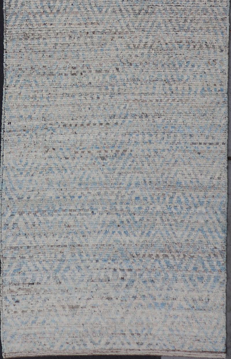 XXIe siècle et contemporain Tapis de course tribal moderne avec un Design/One Modern par Keivan Woven Arts 3'8