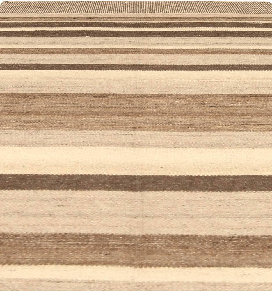 Tapis de laine moderne Tribal Tulu Nadu rayé fait main par Doris Leslie Blau
Taille : 4'0