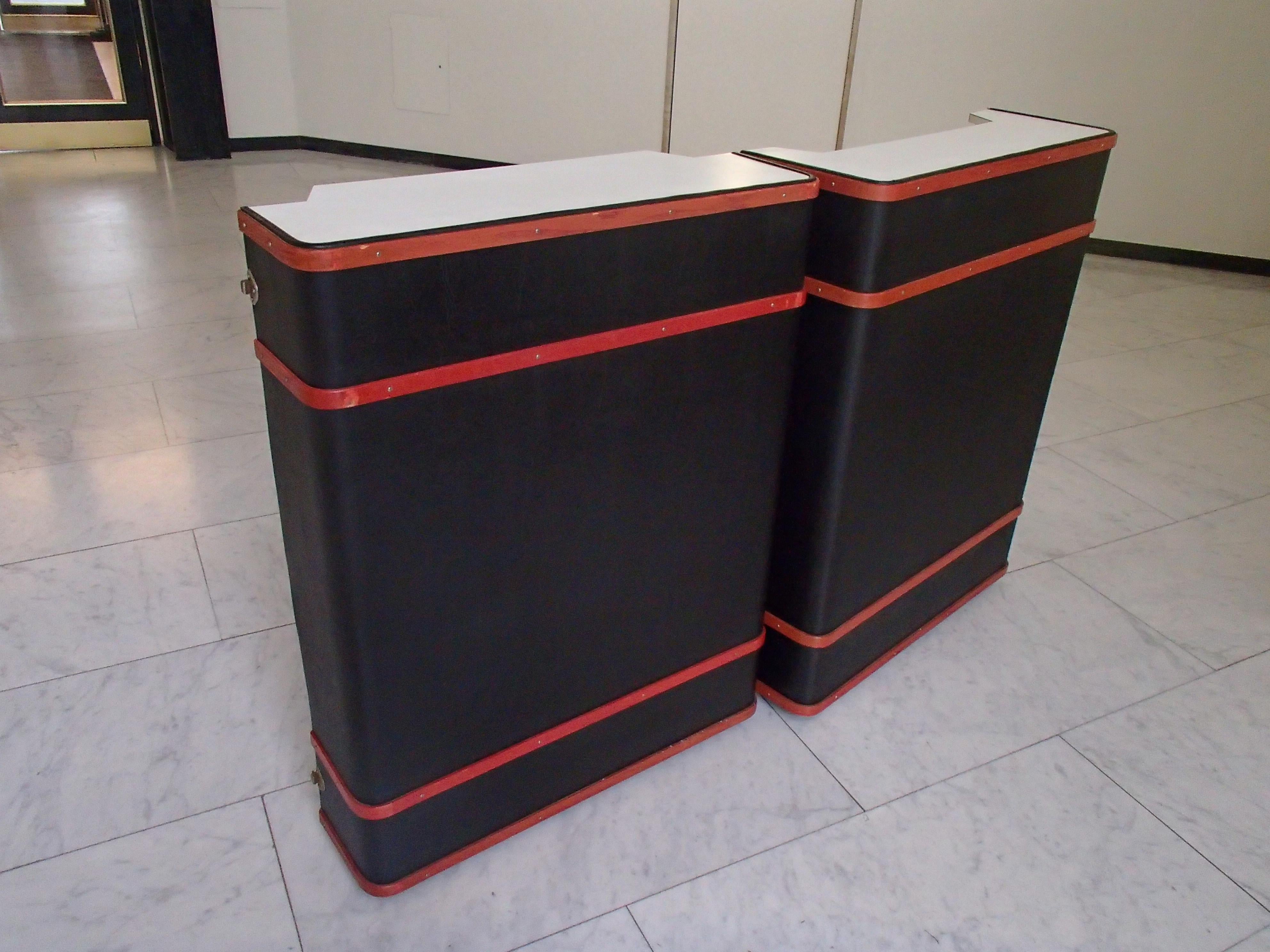 Late 20th Century Modern Trunk Bar Black and Red with Sink Inside on Wheels For Sale