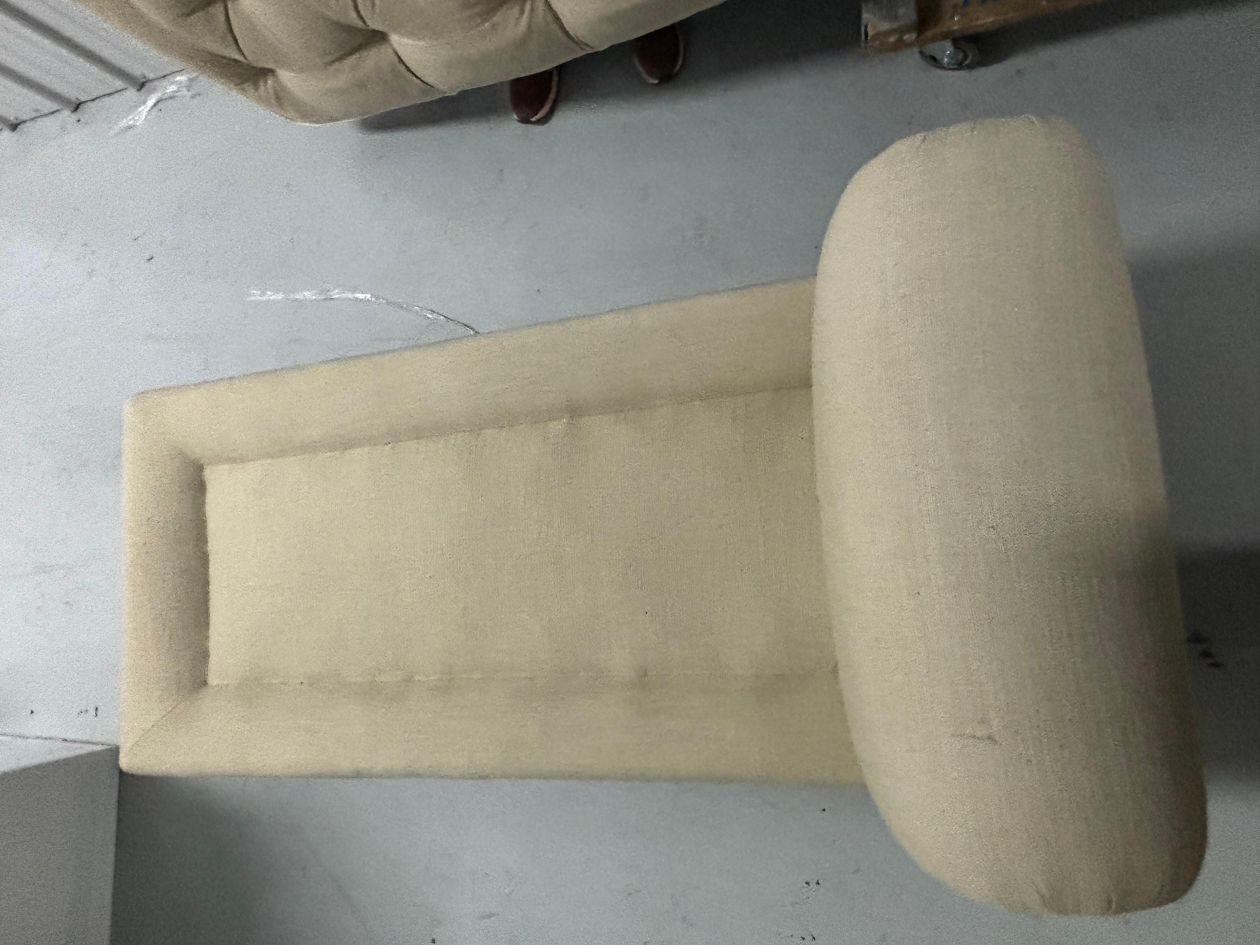 Moderne gepolsterte Chaiselongue aus getuftetem, beigefarbenem Leinen, von de Angelis im Angebot 10