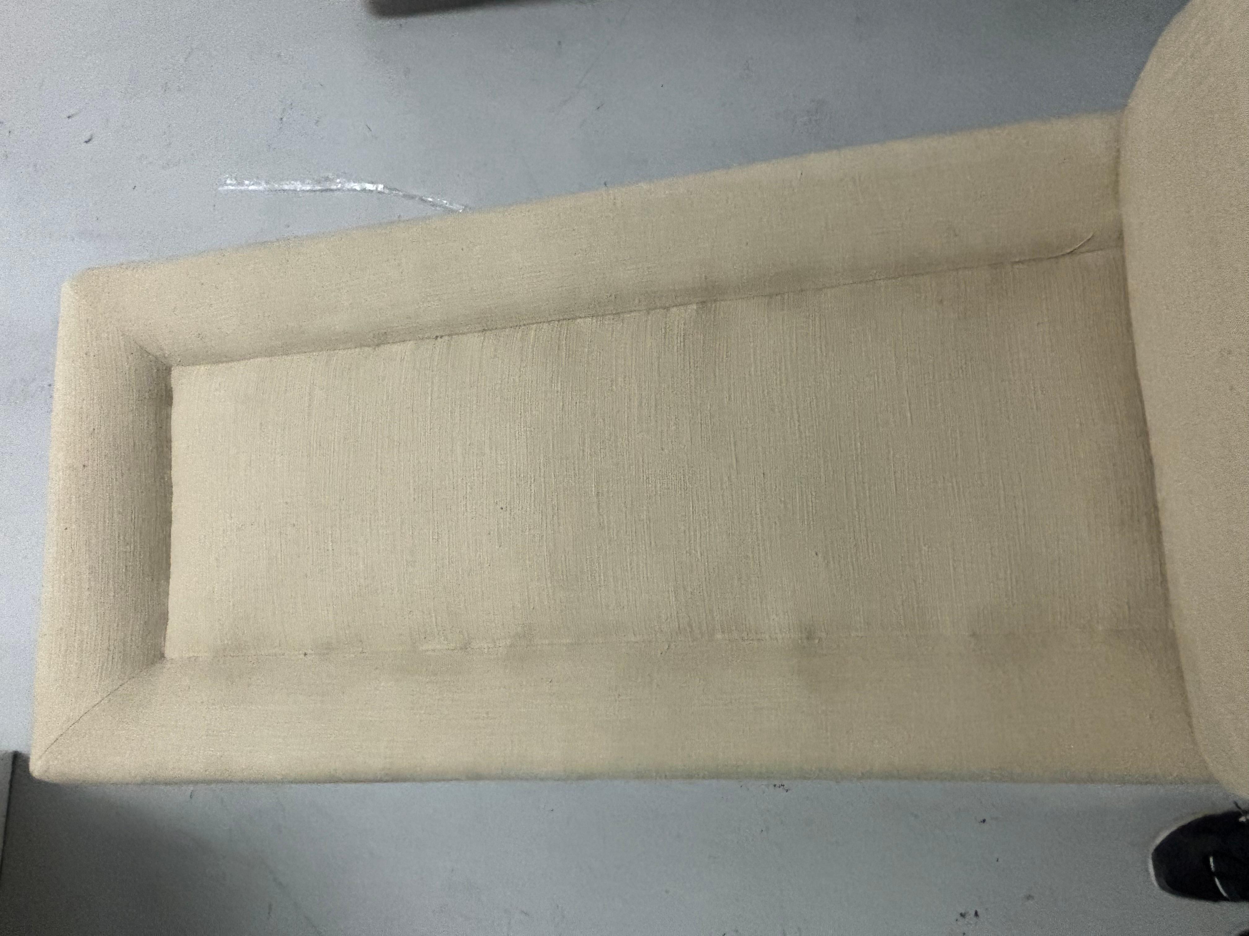 Moderne gepolsterte Chaiselongue aus getuftetem, beigefarbenem Leinen, von de Angelis im Angebot 11
